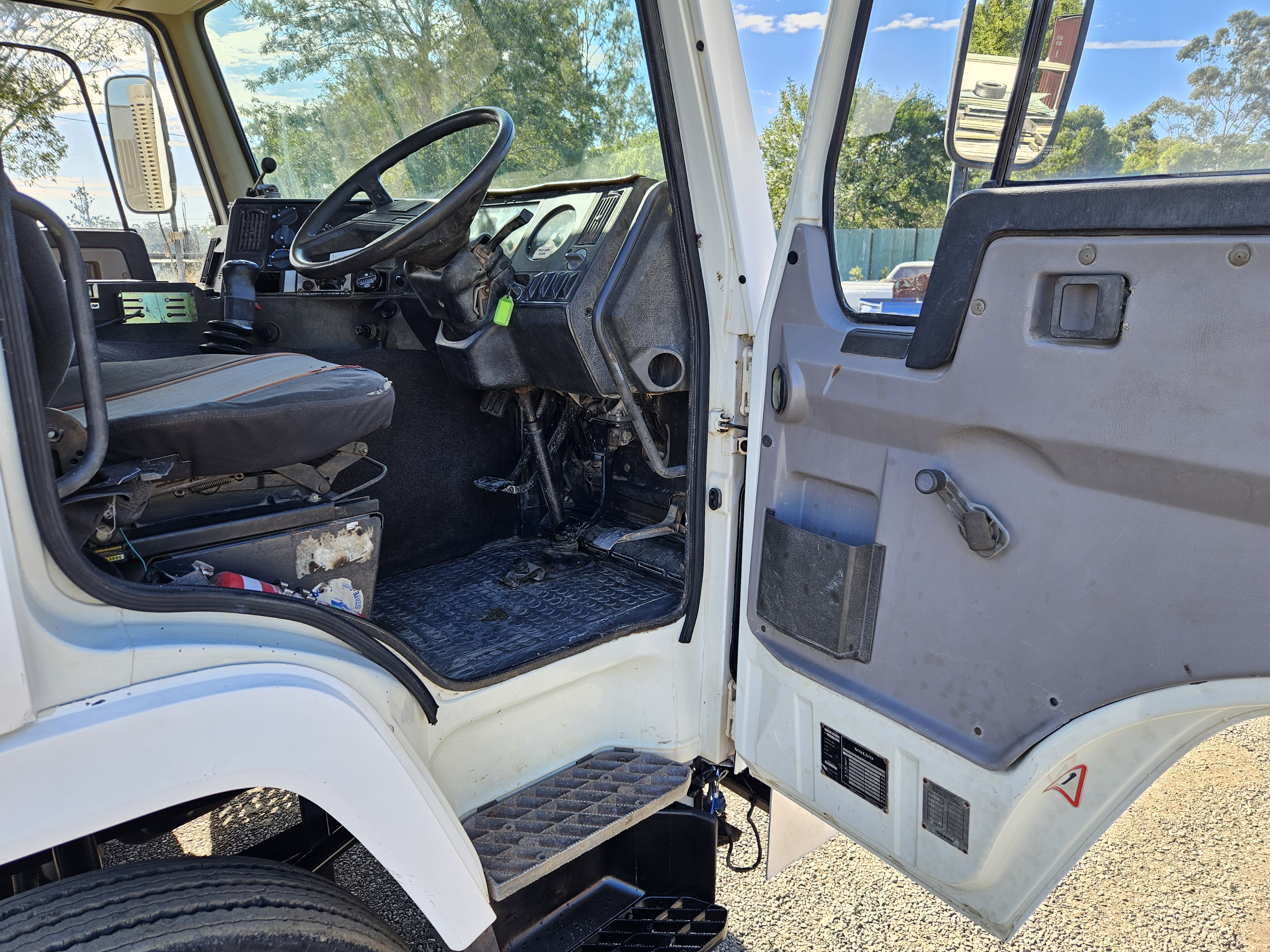 1989 VOLVO FL7 CAB CHASSIS 