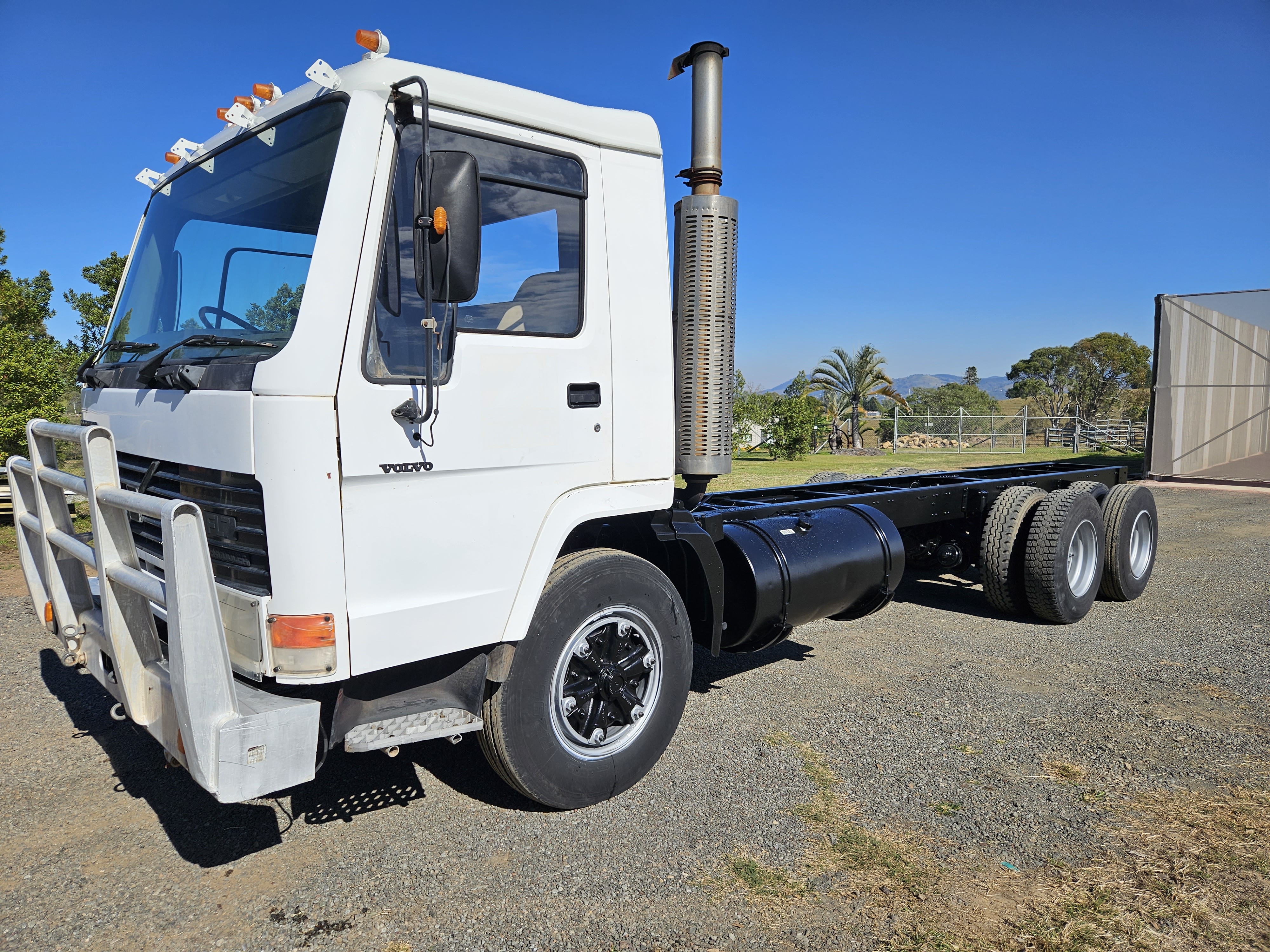 1989 VOLVO FL7 CAB CHASSIS 
