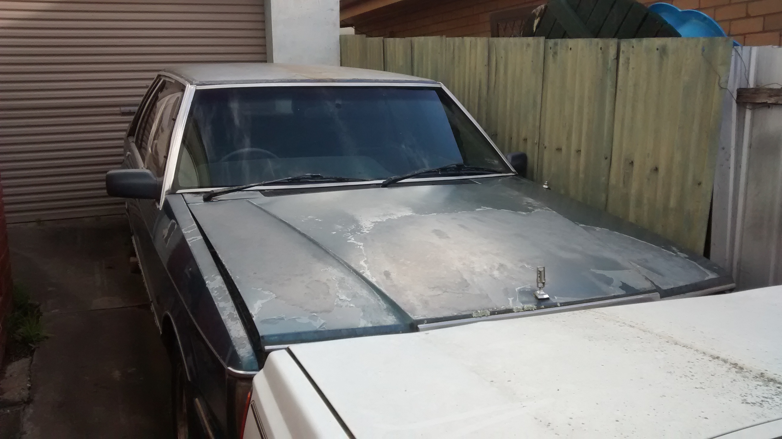 1985 FORD LTD FE SEDAN 