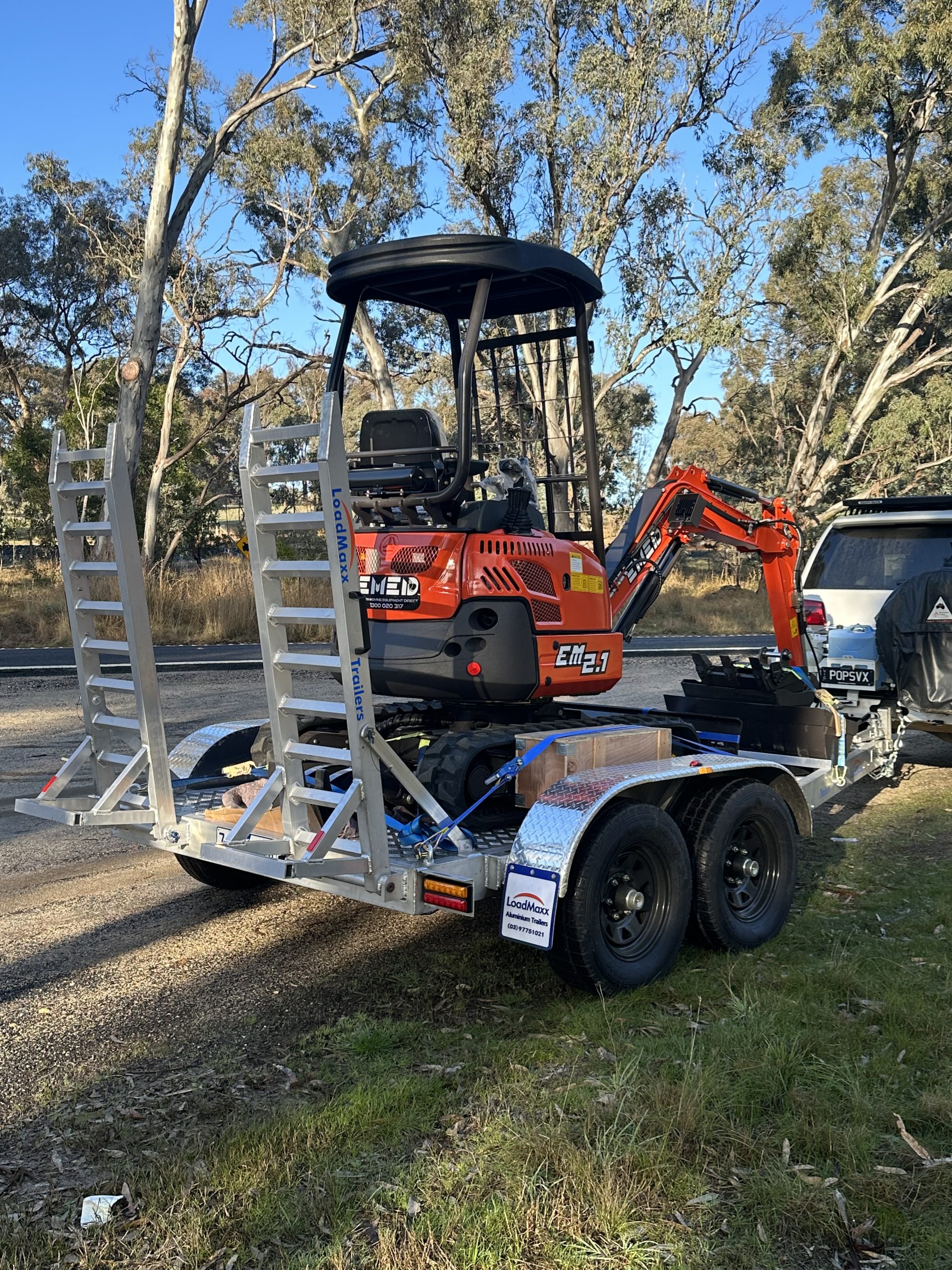 EMED EM2.1 Excavator & Trailer, Auger, Breaker + FREE Attachments