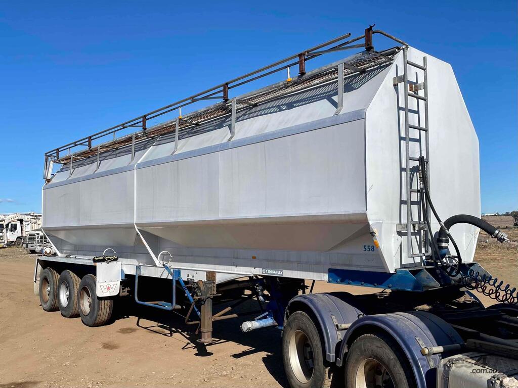HOCKNEY TRI AXLE GRAIN TRAILER