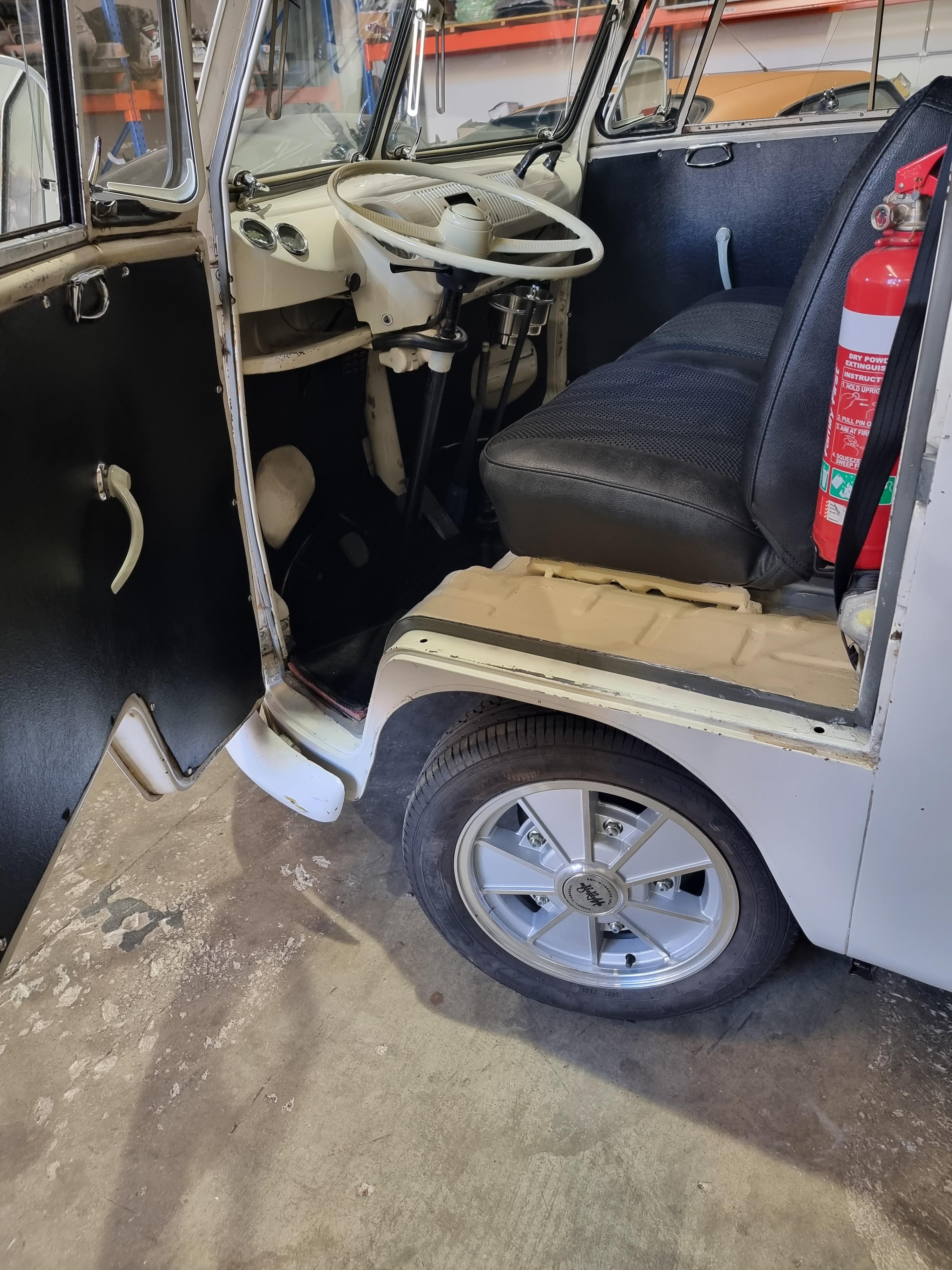 1974 VOLKSWAGEN KOMBI SPLIT SCREEN BRAZILIAN BUS