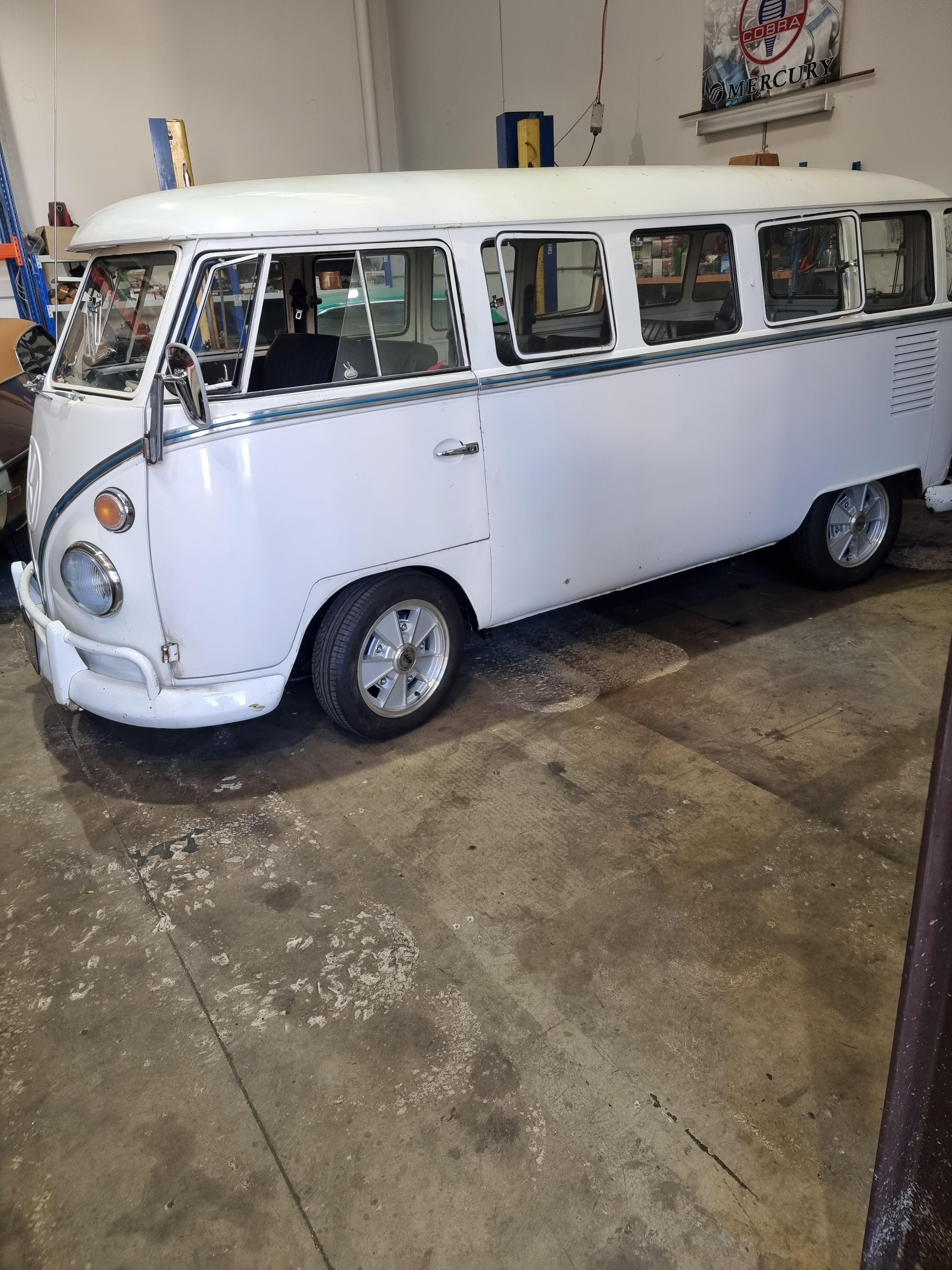 1974 VOLKSWAGEN KOMBI SPLIT SCREEN BRAZILIAN BUS