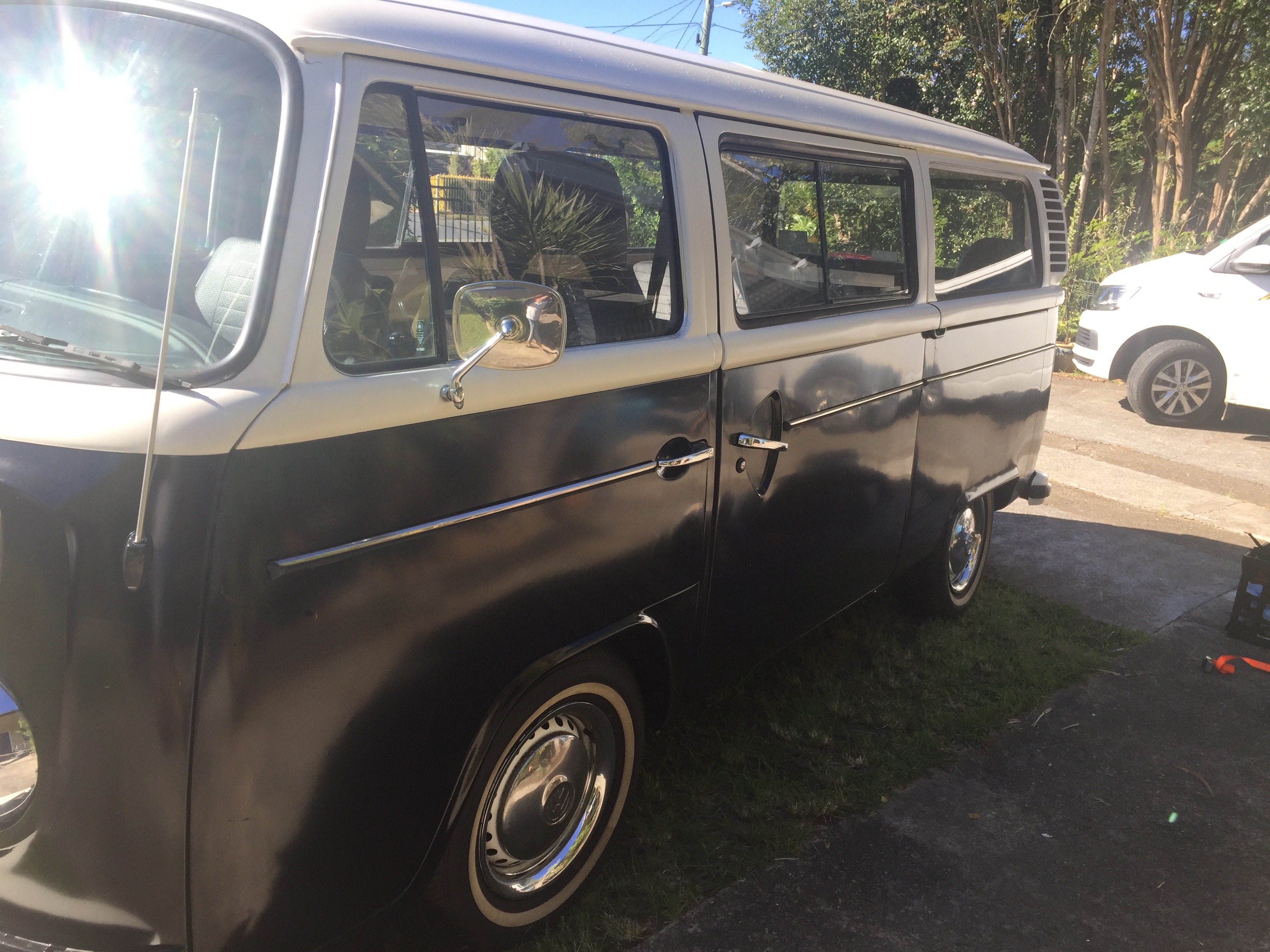 1975 VOLKSWAGEN KOMBI MICRO DELUXE BUS 