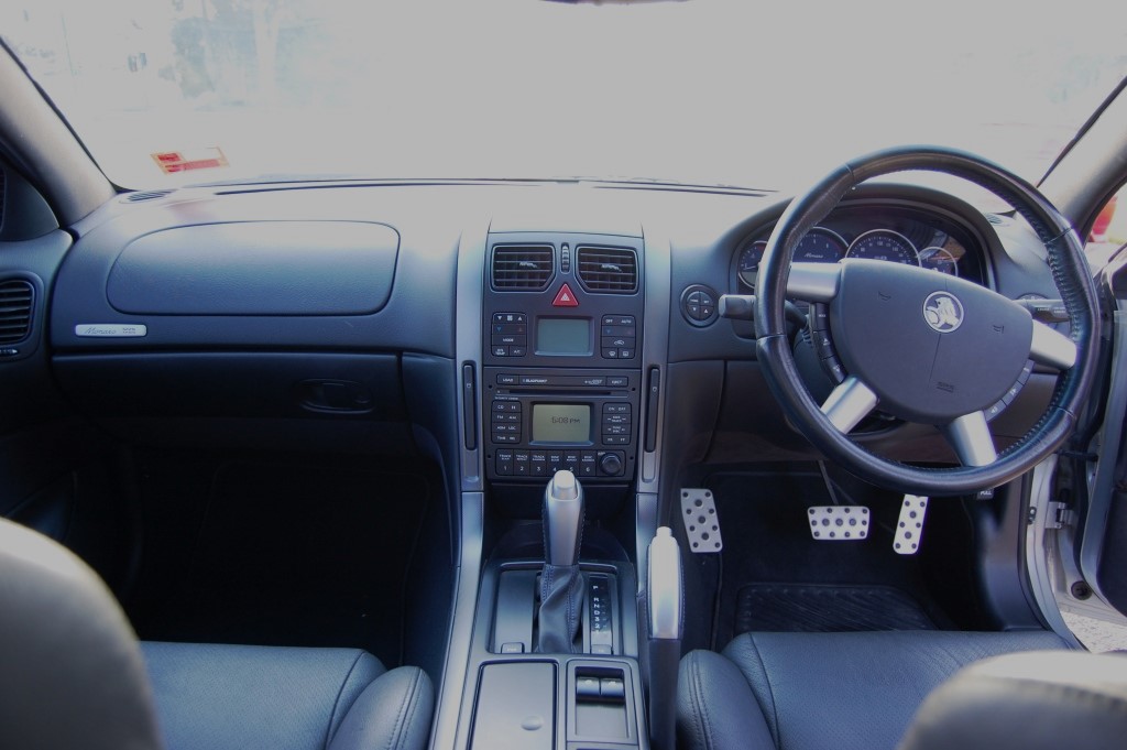2004 HOLDEN MONARO SERIES III CV8 4 SP AUTOMATIC 2D COUPE 