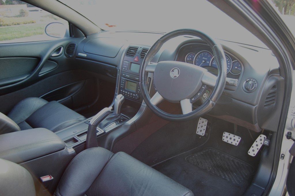 2004 HOLDEN MONARO SERIES III CV8 4 SP AUTOMATIC 2D COUPE 
