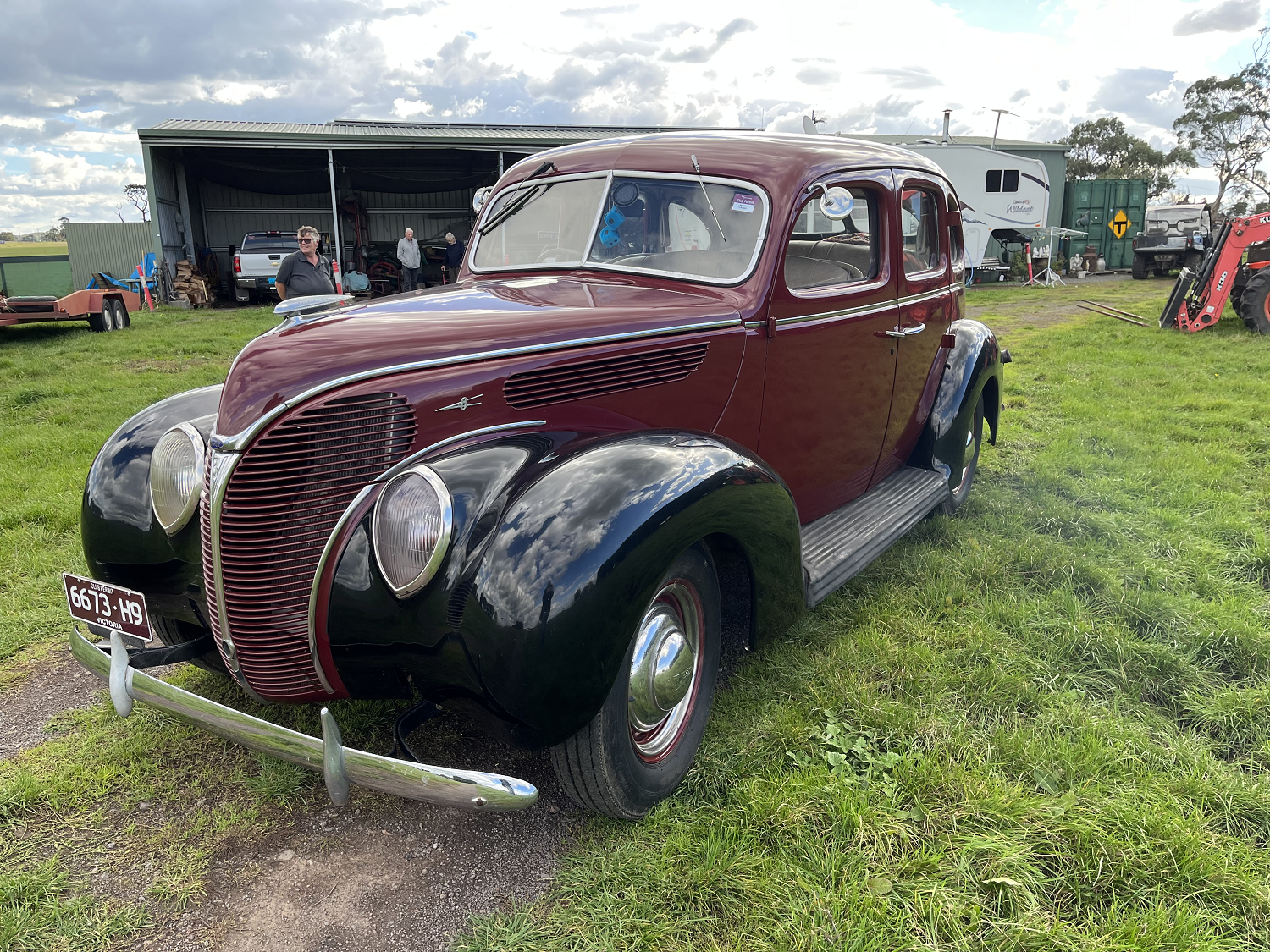 1938 FORD DELUXE SEDAN 