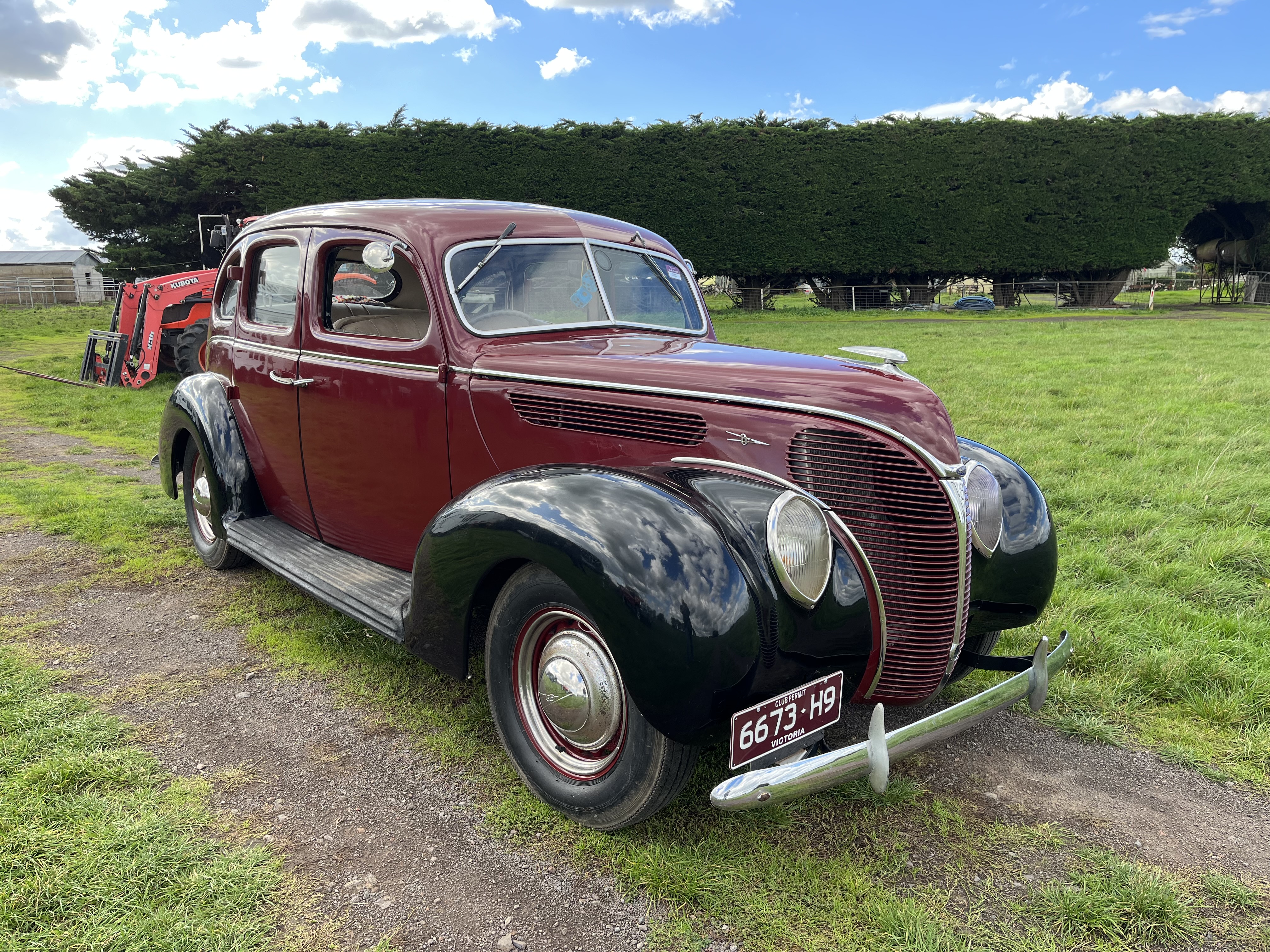1938 FORD DELUXE SEDAN 