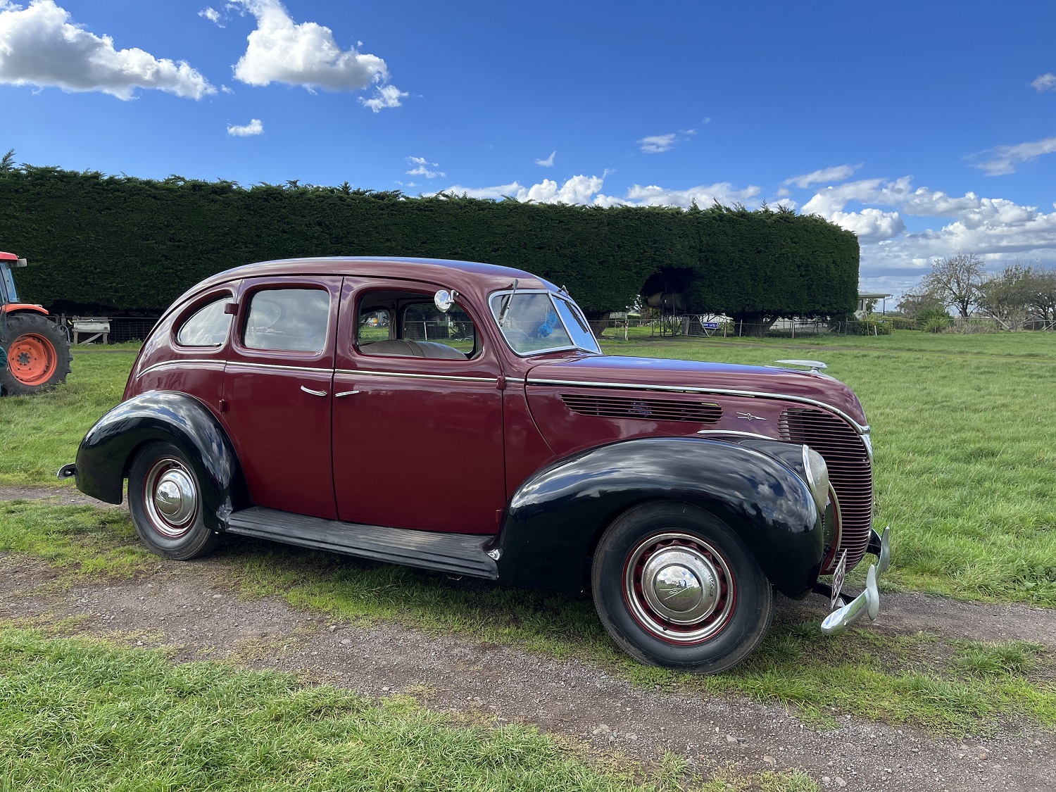 1938 FORD DELUXE SEDAN 