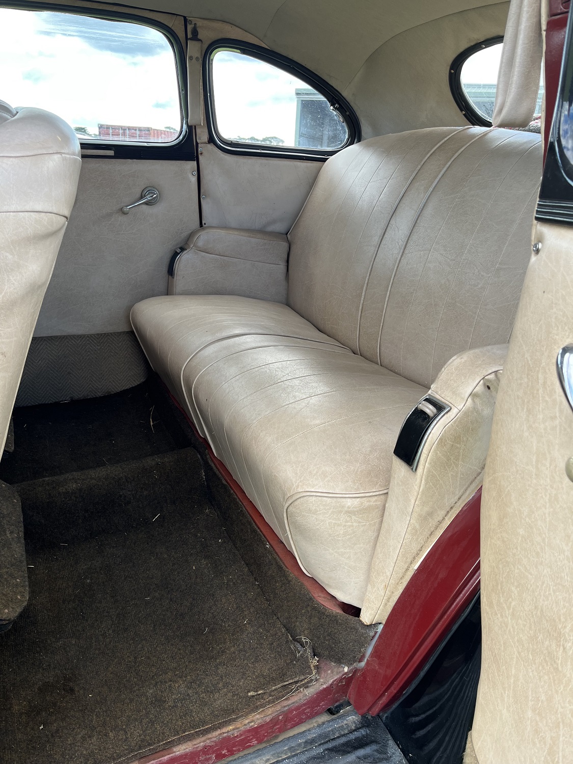 1938 FORD DELUXE SEDAN 