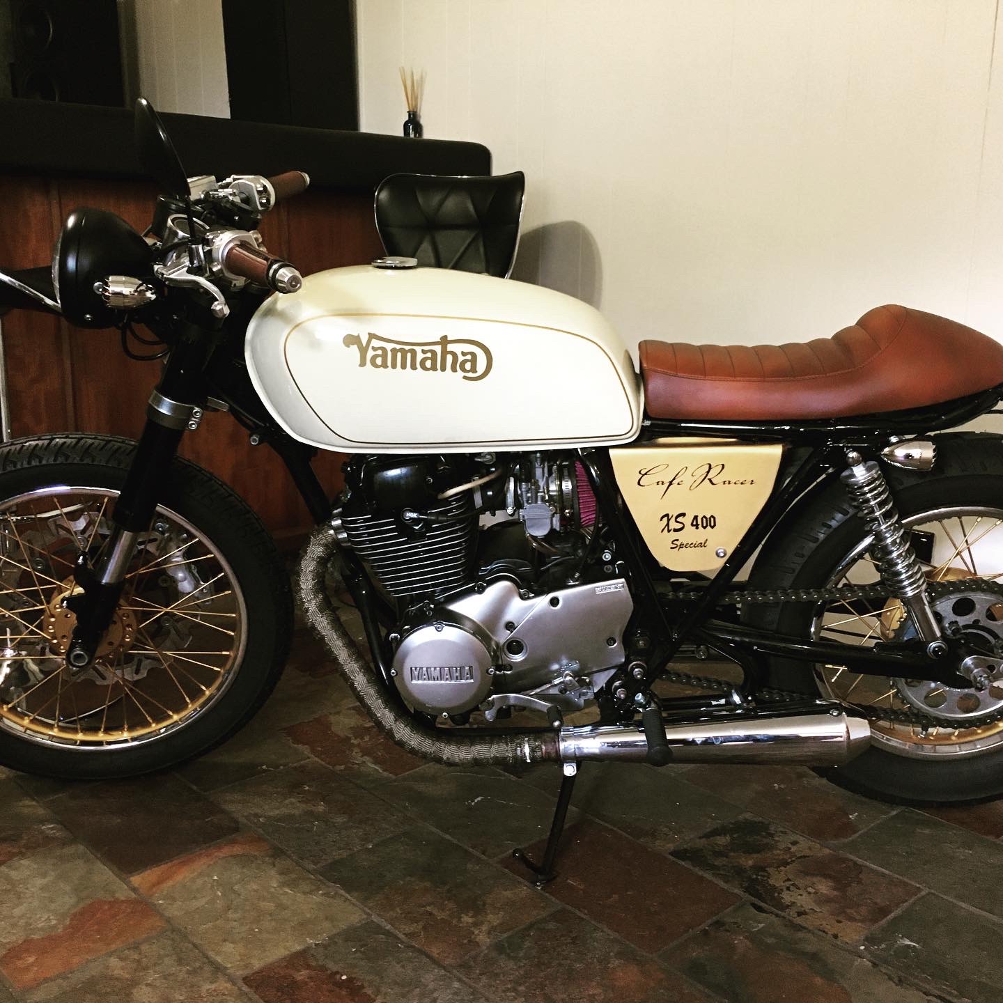 1982 YAMAHA XS400 CAFE RACER