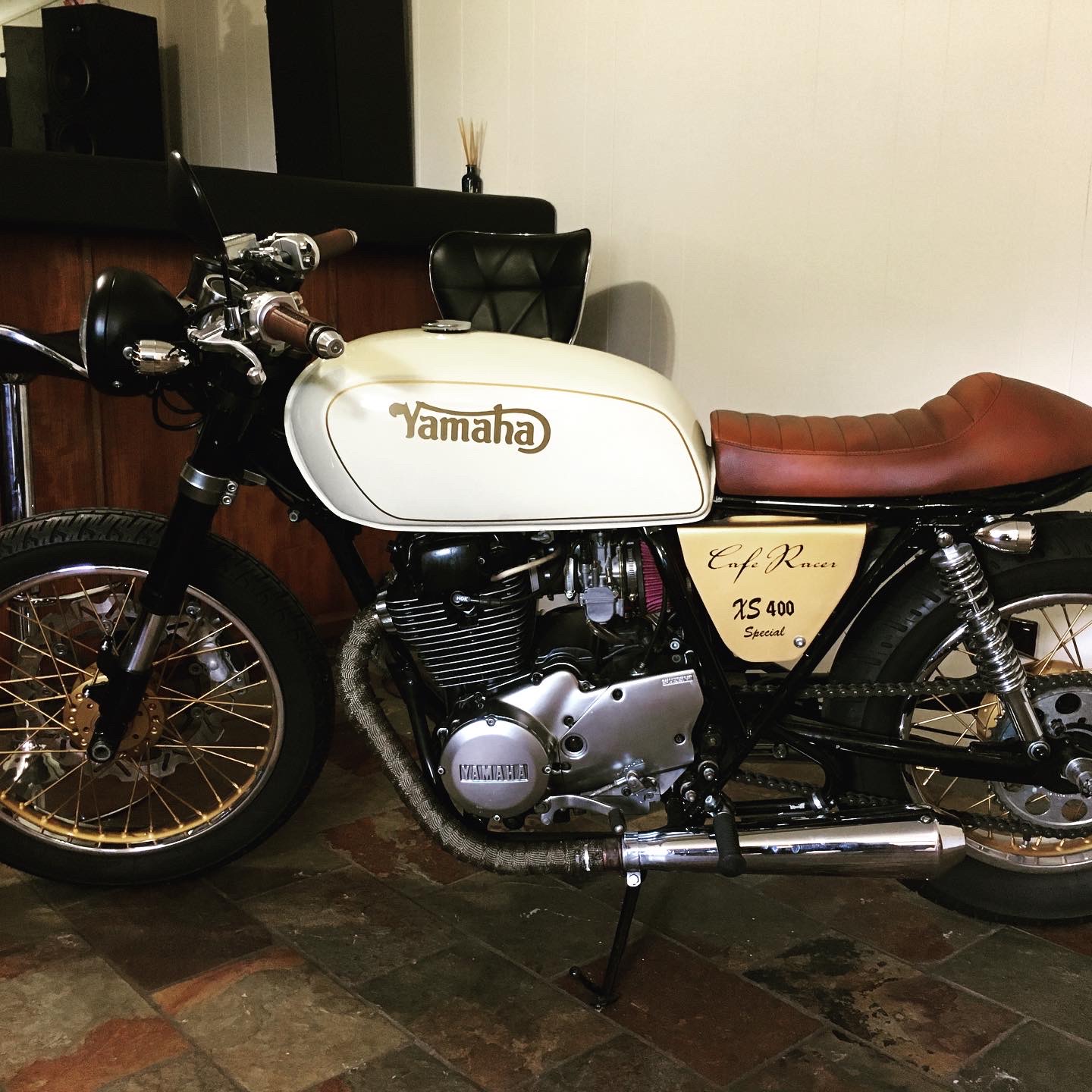 1982 YAMAHA XS400 CAFE RACER