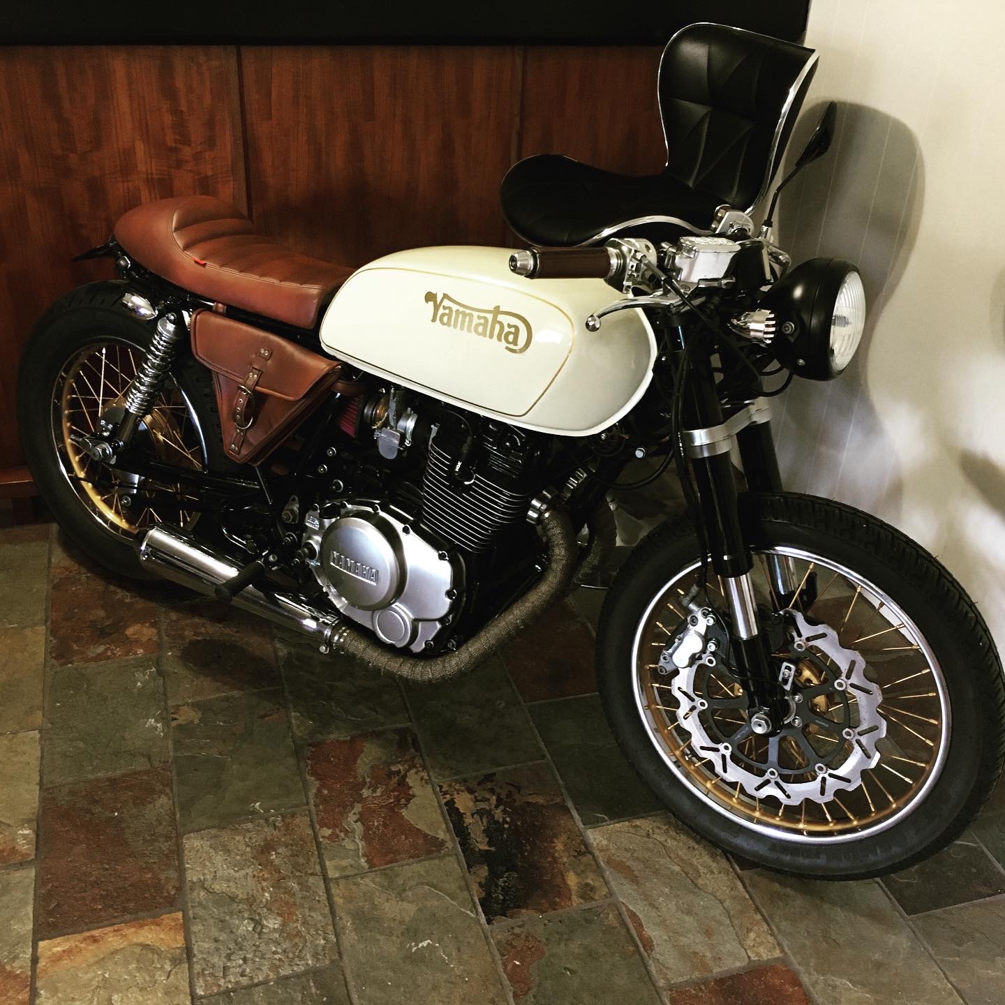 1982 YAMAHA XS400 CAFE RACER