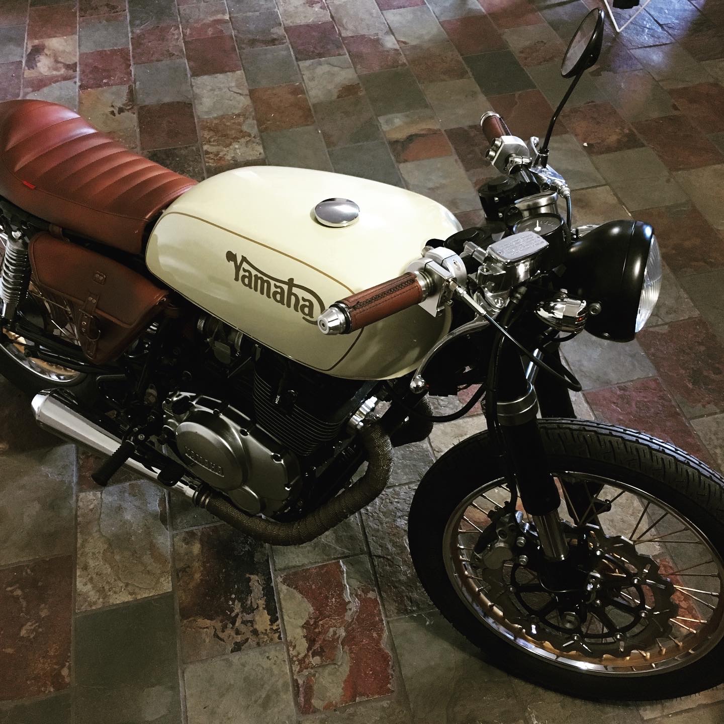 1982 YAMAHA XS400 CAFE RACER
