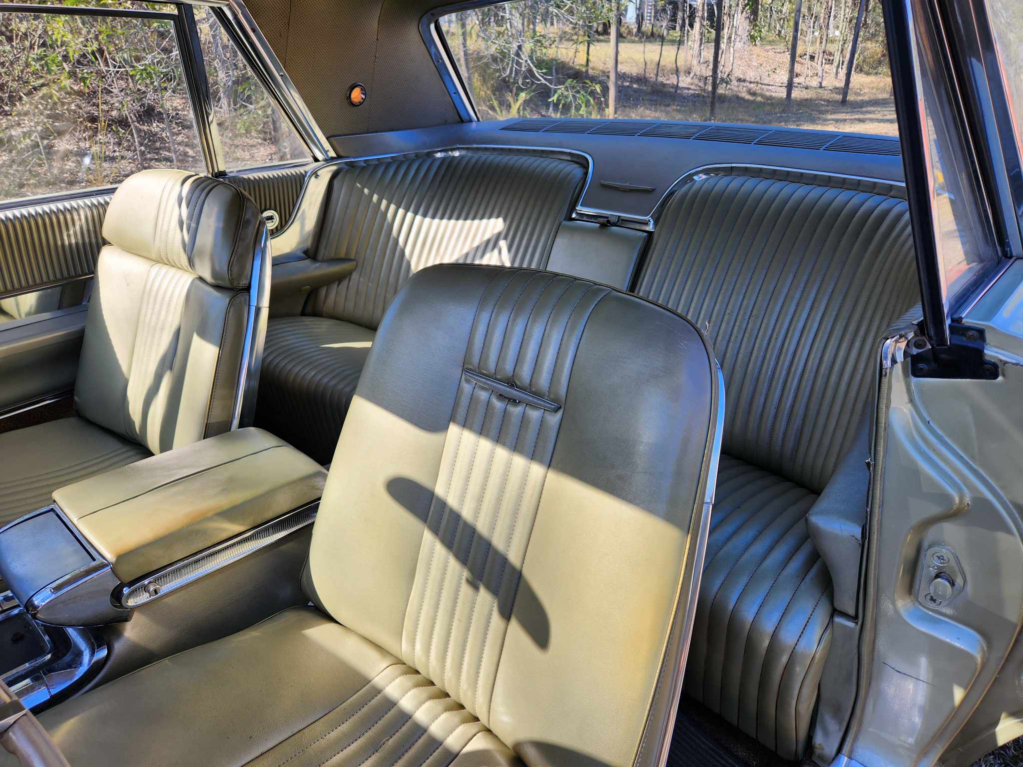 1965 FORD THUNDERBIRD COUPE