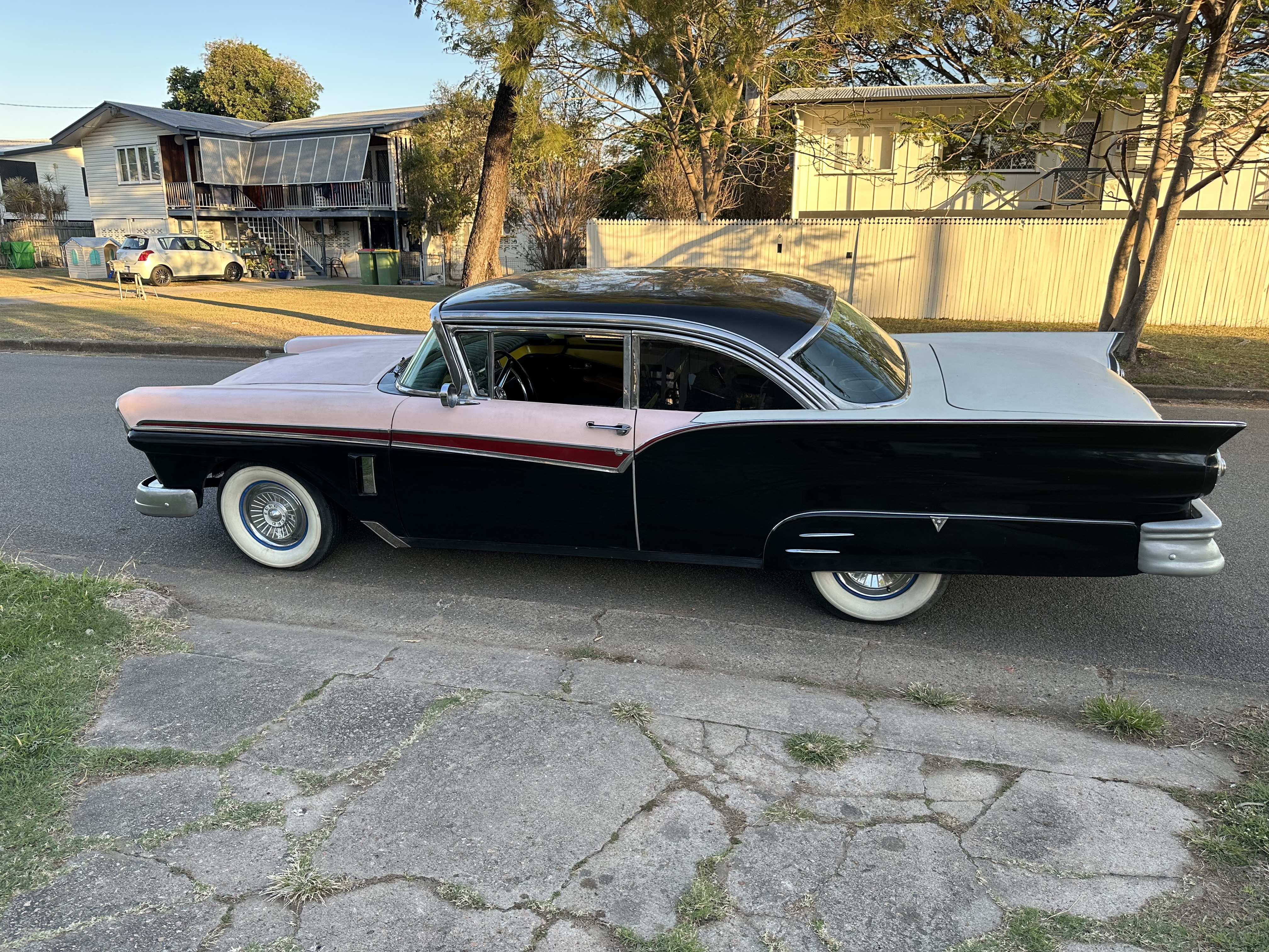 1957 FORD FAIRLANE COUPE