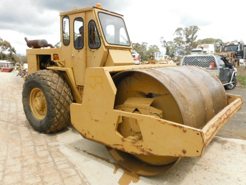 PACIFIC CONSTRUCTION SMOOTH DRUM VIBRATING ROLLER 