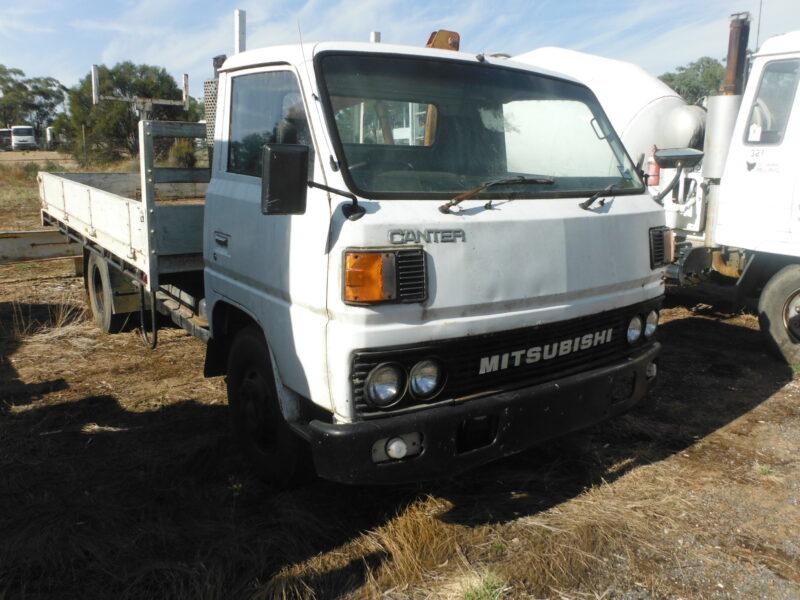 1985 MITSUBISHI CANTER TRAY