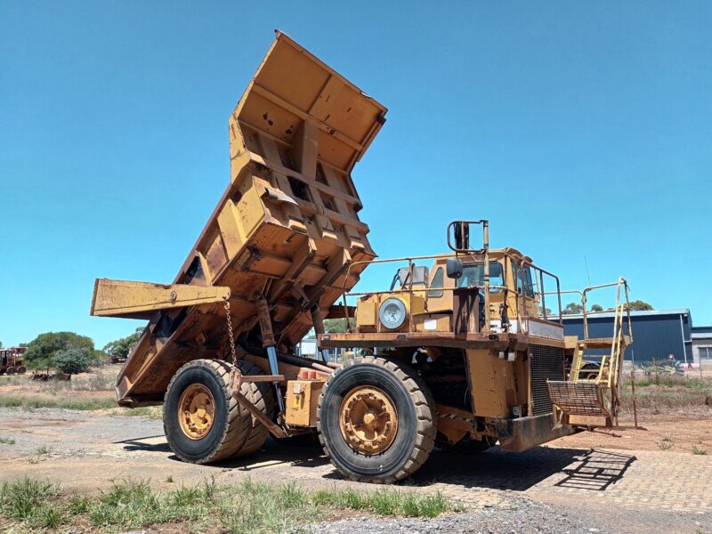 DRESSER HAULPACK RIGID DUMP TRUCK 