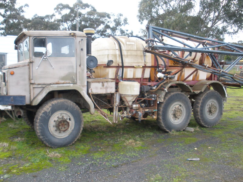 INTERNATIONAL 6X6 SPRAY TRUCK
