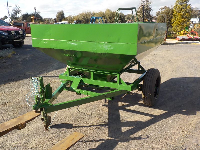 TRAILING SHEEP FEEDER OUT TRAILER