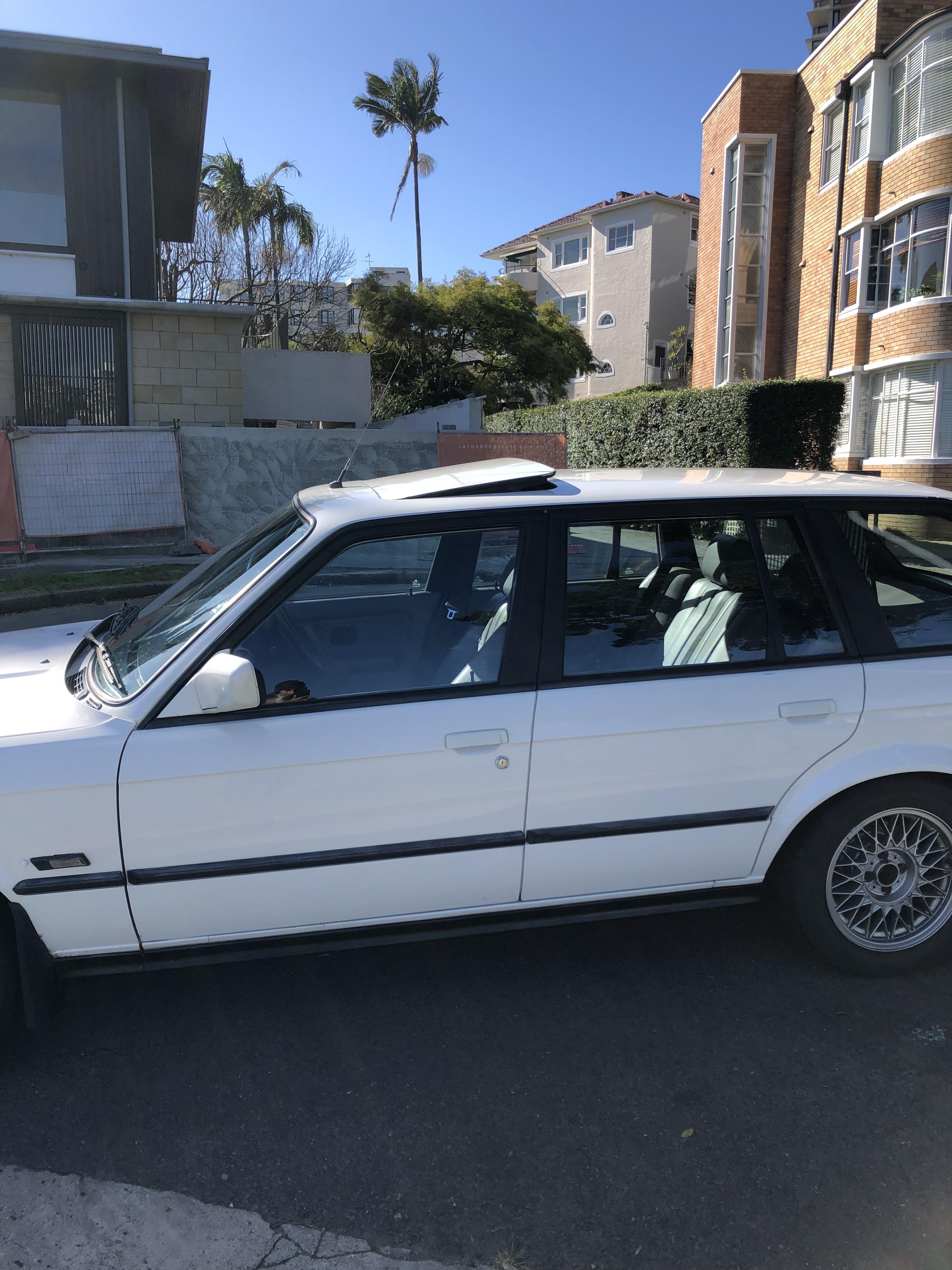 1991 BMW E30 325i TOURING MANUAL SEDAN