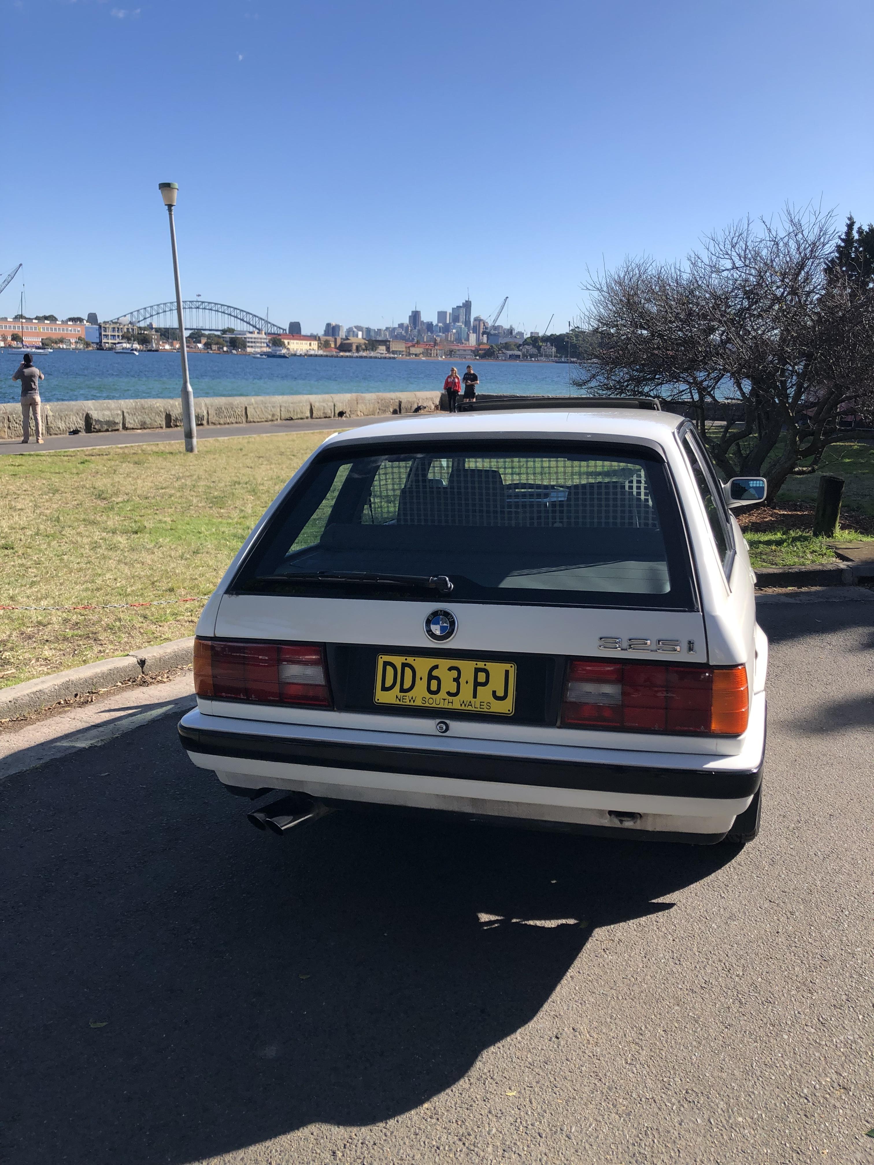 1991 BMW E30 325i TOURING MANUAL SEDAN