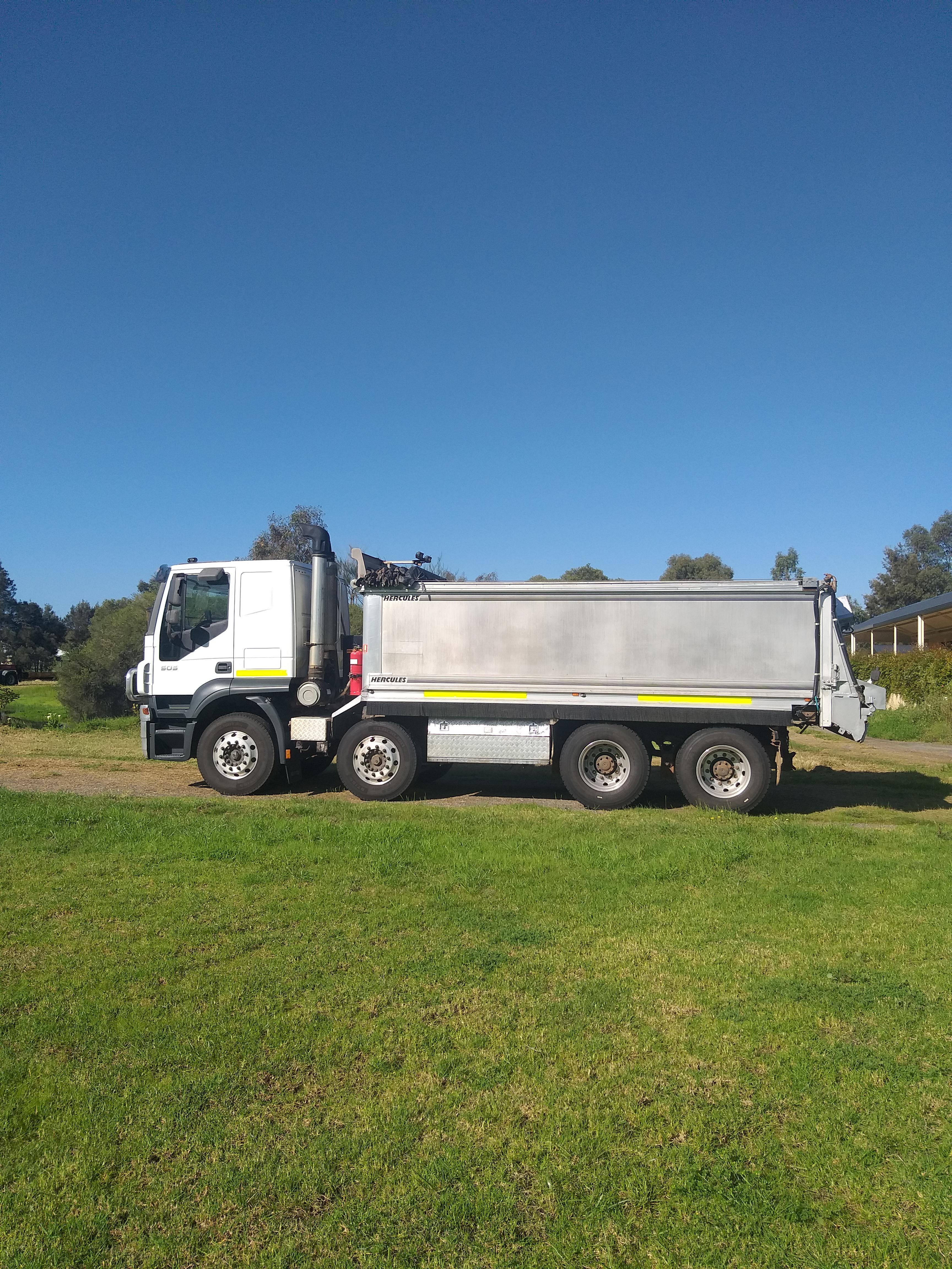 2008 IVECO STRALIS 8X4 TIPPER 