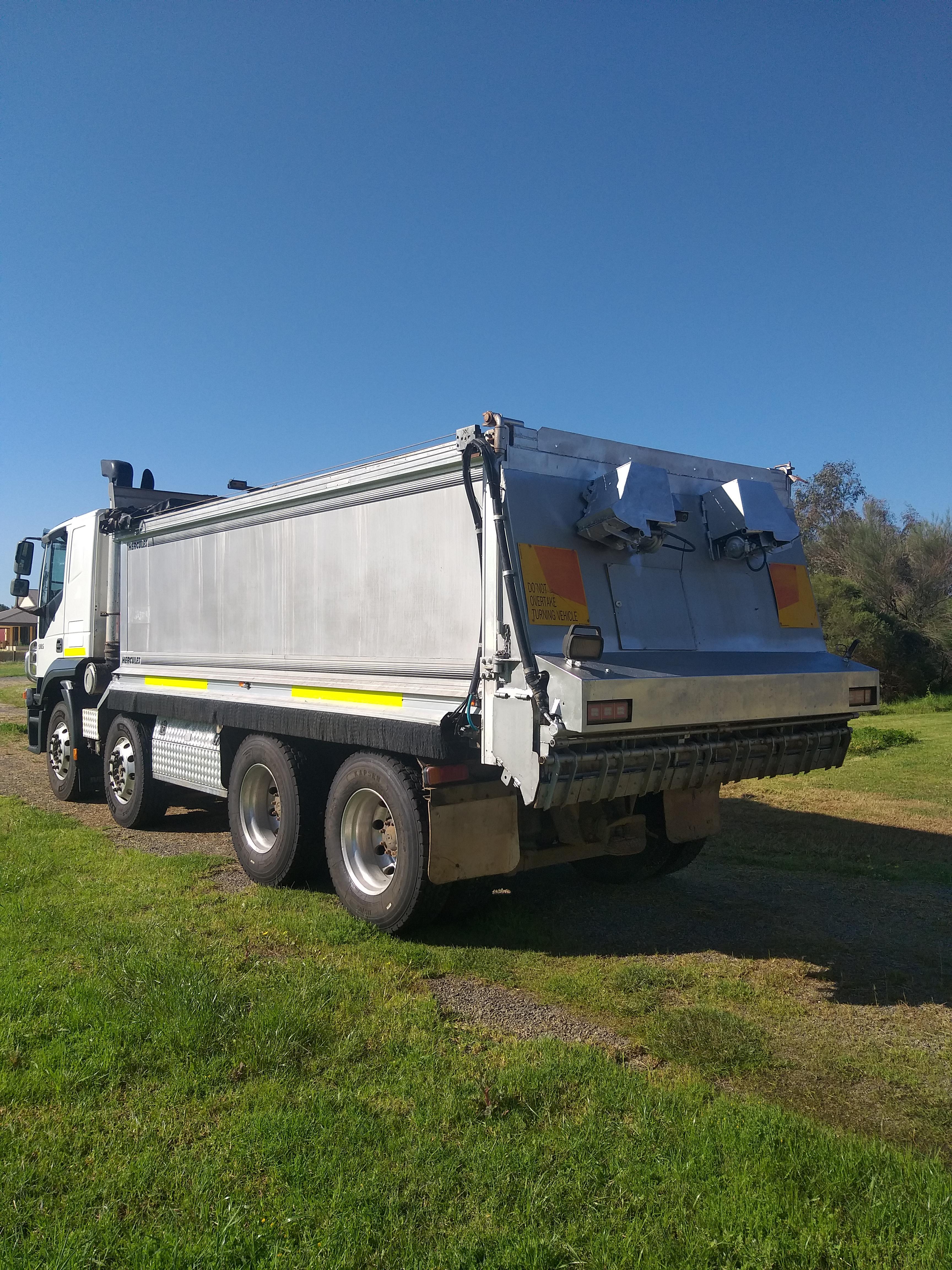 2008 IVECO STRALIS 8X4 TIPPER 