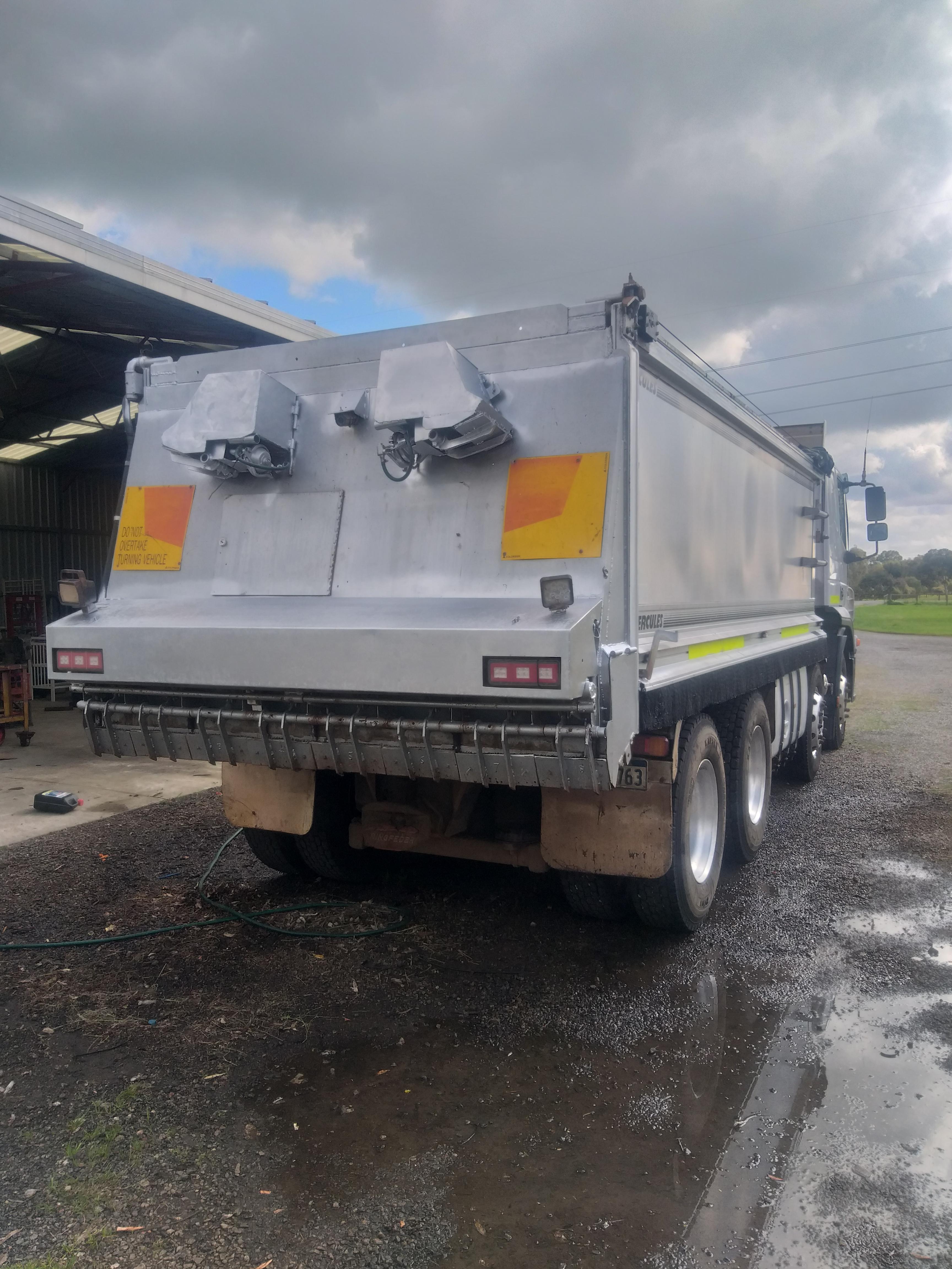 2008 IVECO STRALIS 8X4 TIPPER 