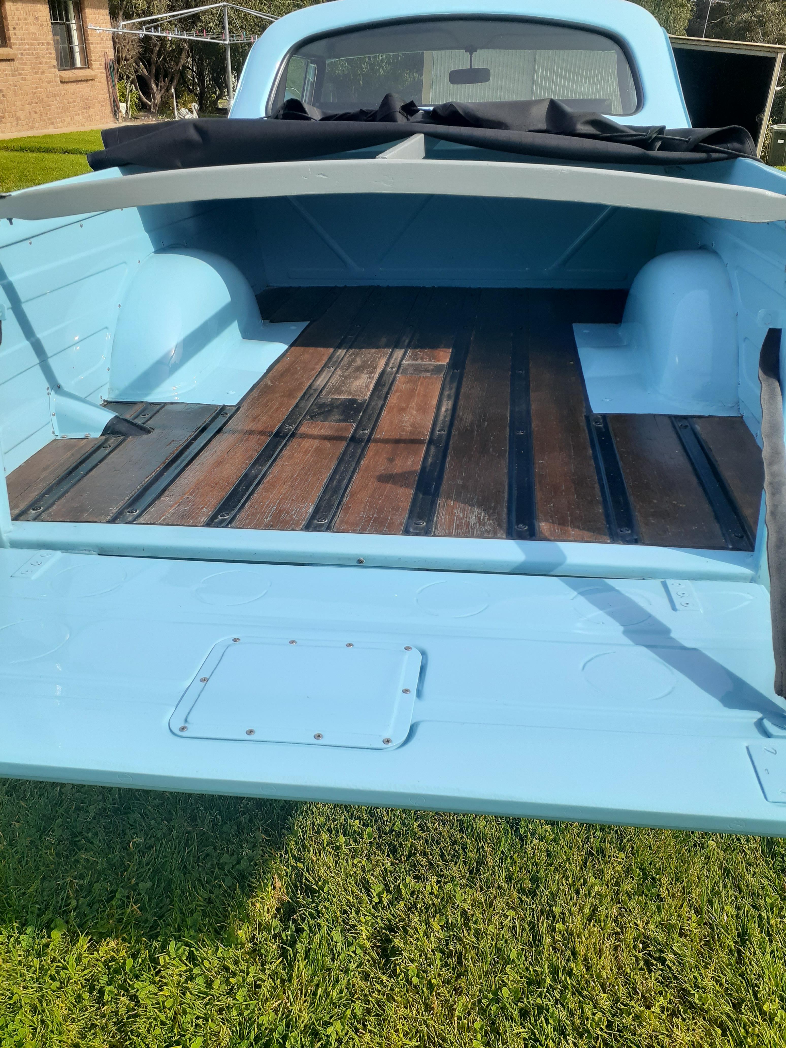 1957 FORD MAINLINE UTILITY 