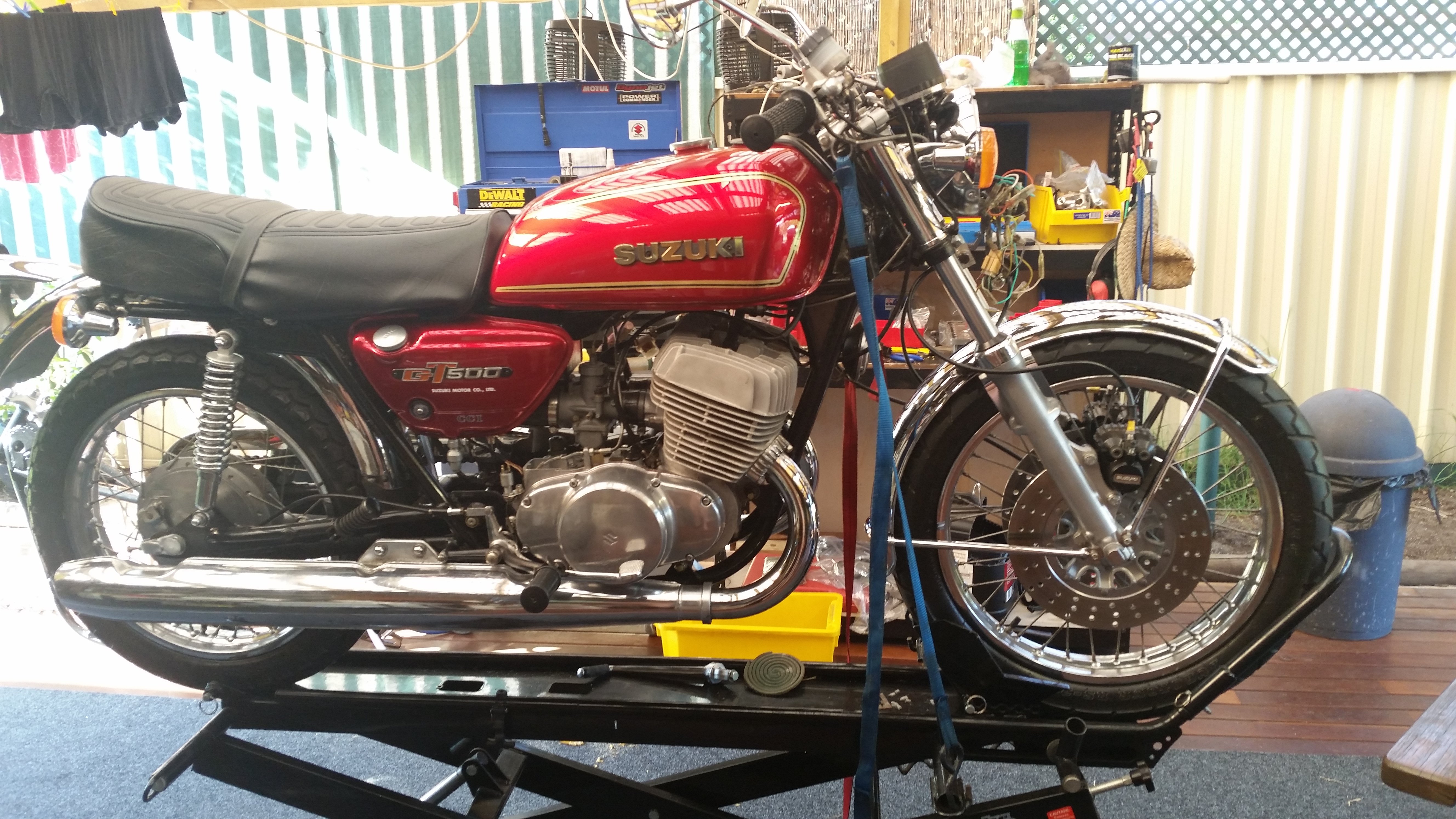 1976 SUZUKI GT500 ROAD 