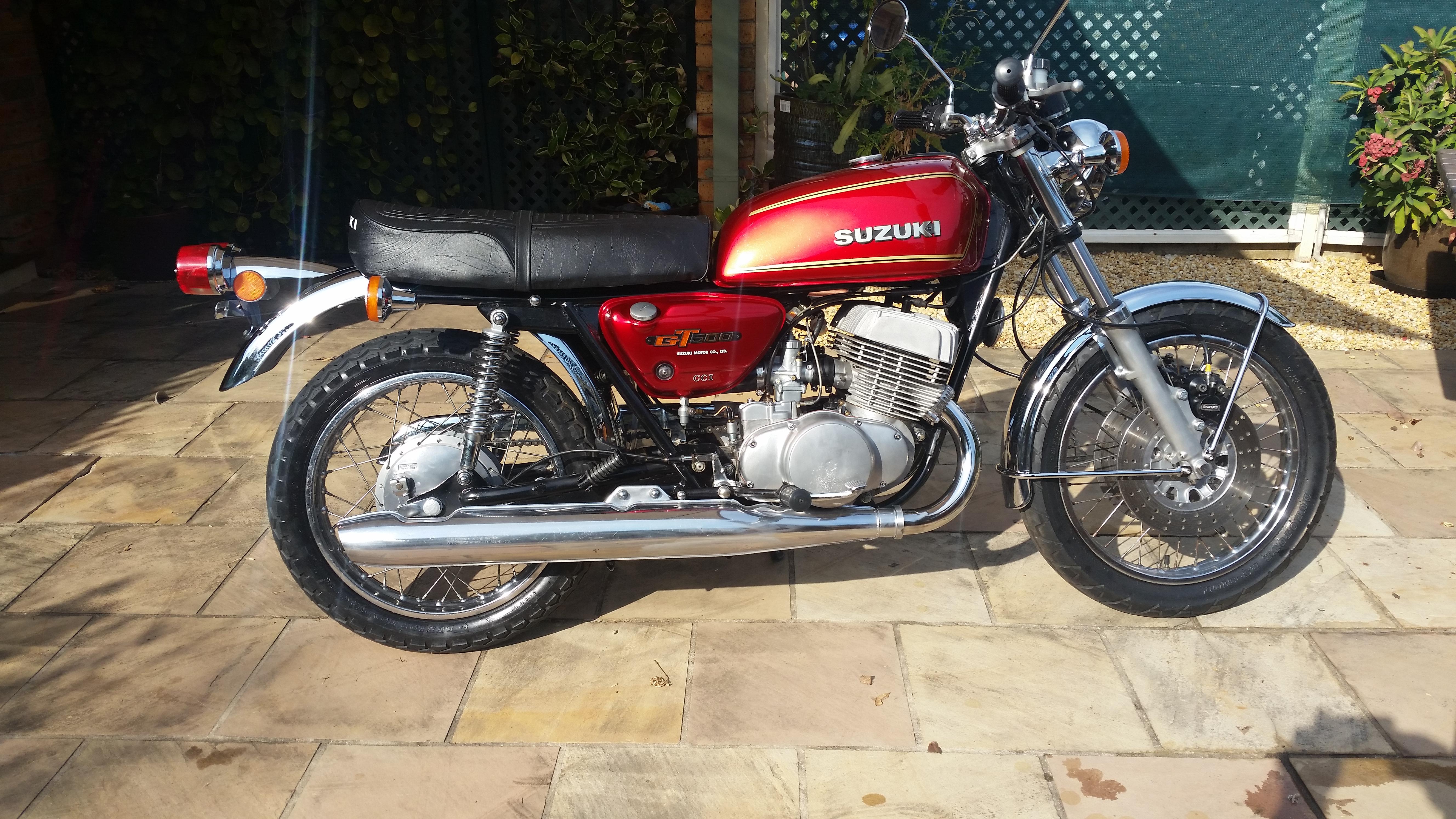 1976 SUZUKI GT500 ROAD 