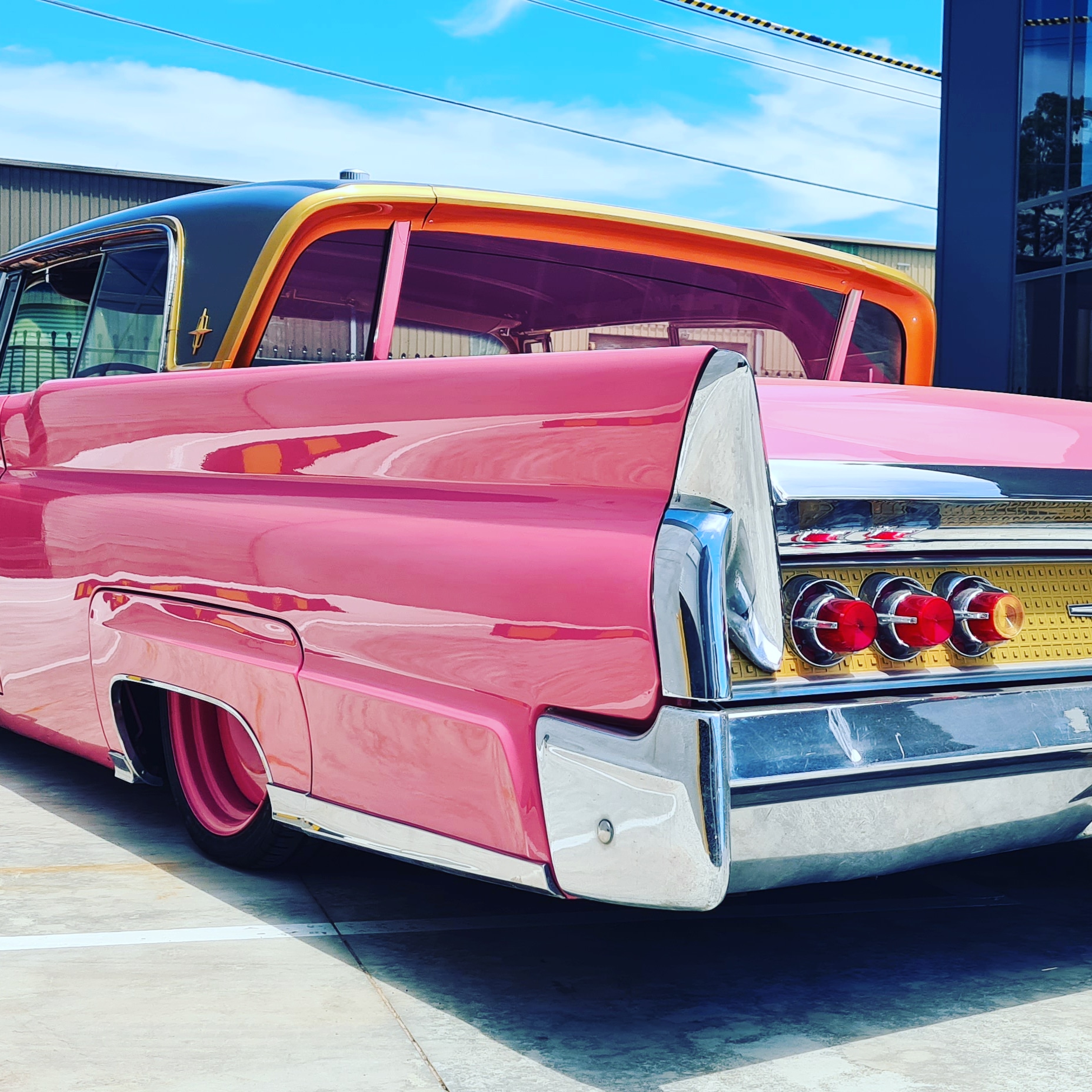 1960 LINCOLN CONTINENTAL SEDAN