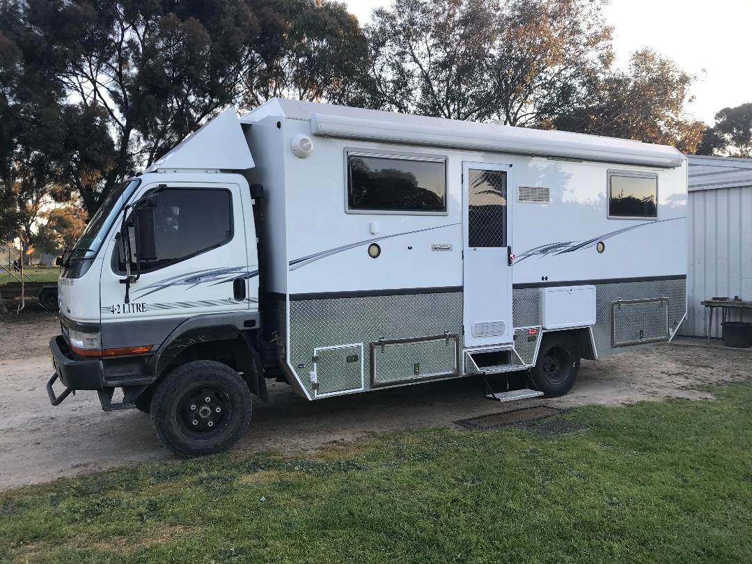 2002 MITSUBISHI CANTER 4X4 OFF ROAD MOTOR HOME