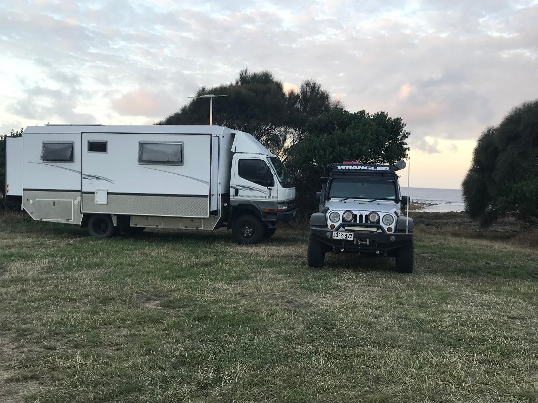 2002 MITSUBISHI CANTER 4X4 OFF ROAD MOTOR HOME