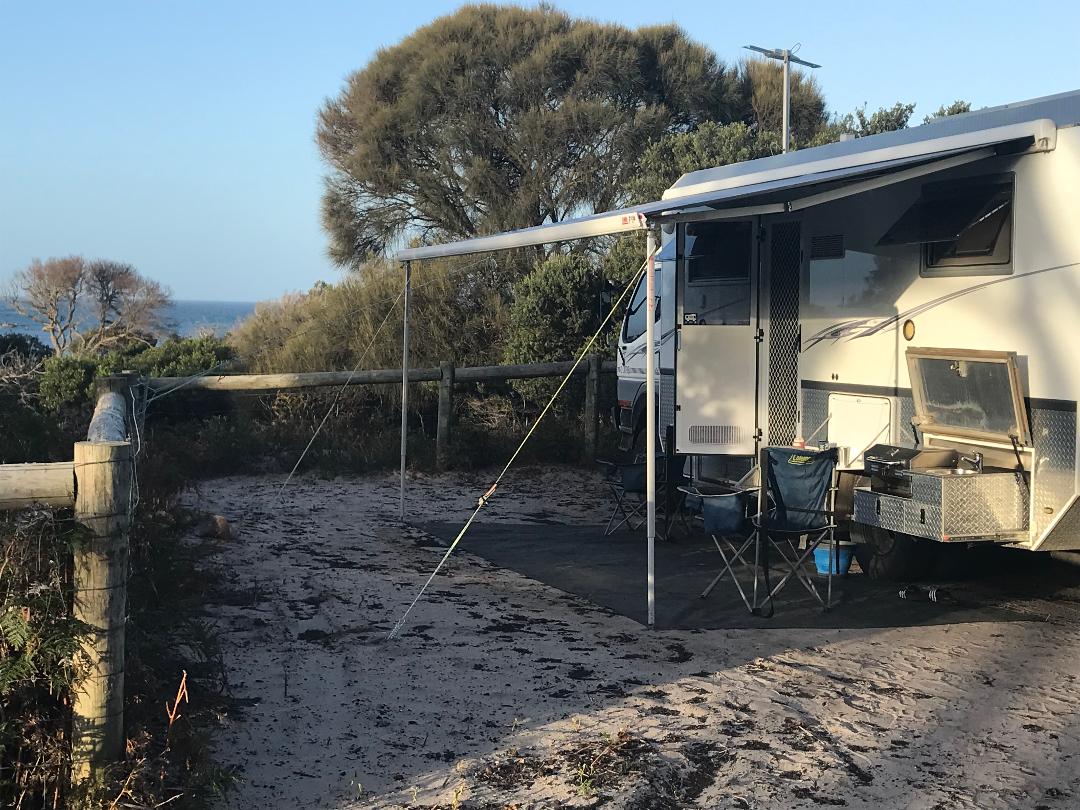 2002 MITSUBISHI CANTER 4X4 OFF ROAD MOTOR HOME