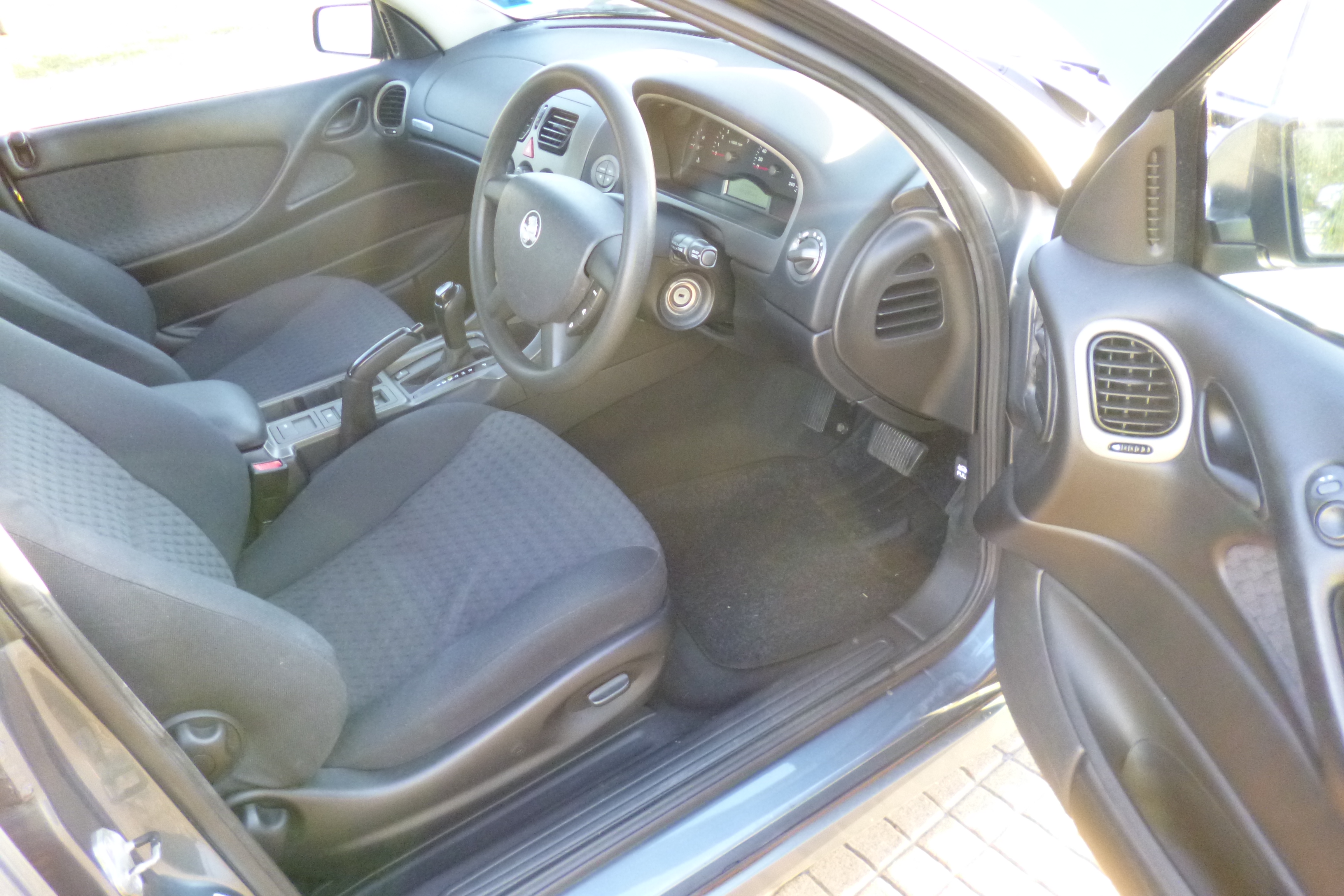 2005 HOLDEN COMMODORE VZ ACCLAIM 4 SP AUTOMATIC 4D SEDAN