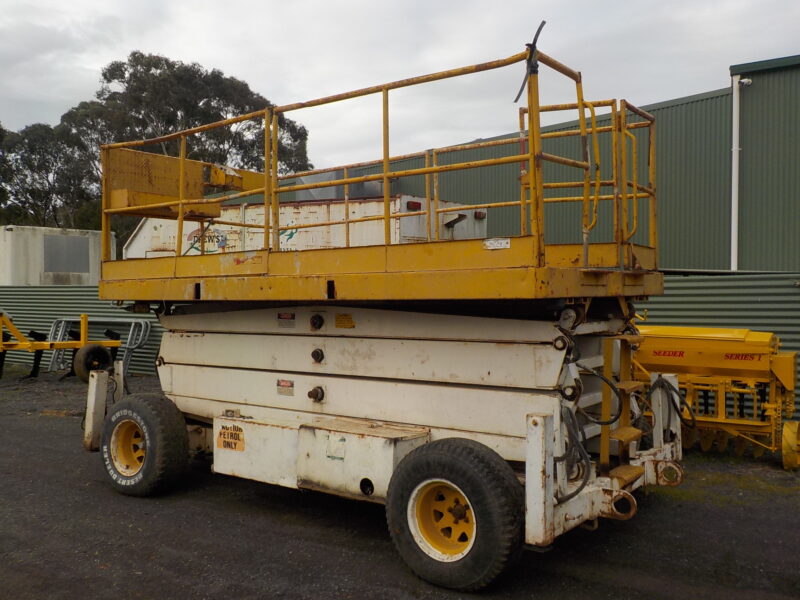 SCISSOR LIFT