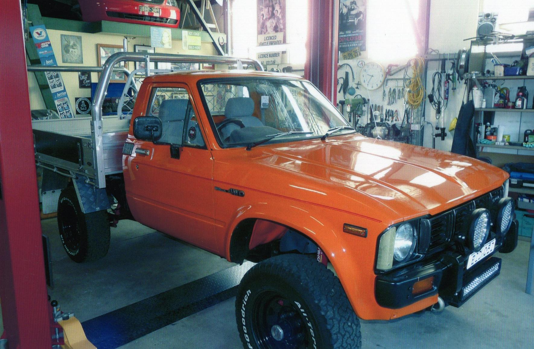 1981 TOYOTA HILUX RN46 4X4 TRAY TOP UTILITY
