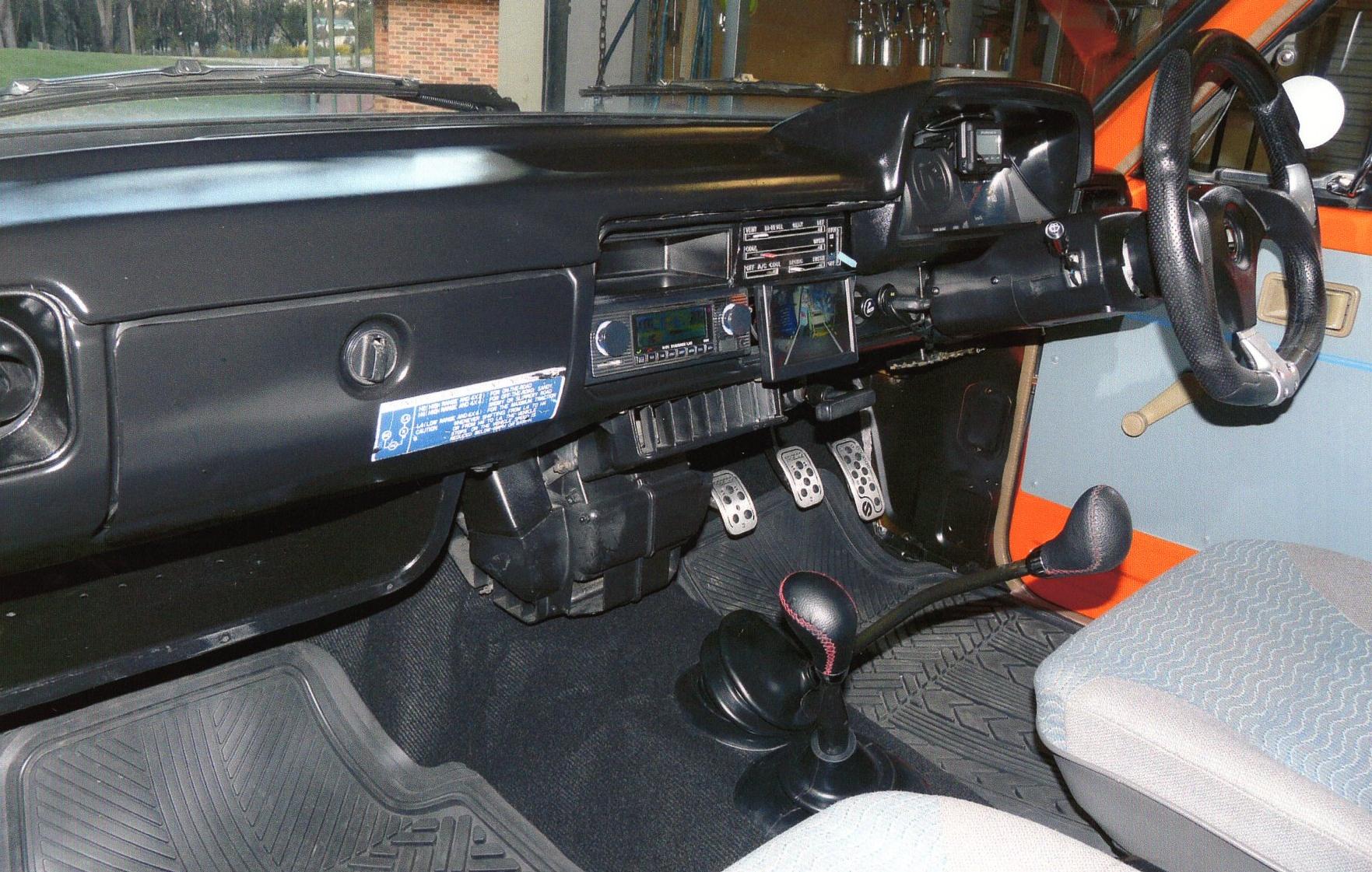 1981 TOYOTA HILUX RN46 4X4 TRAY TOP UTILITY