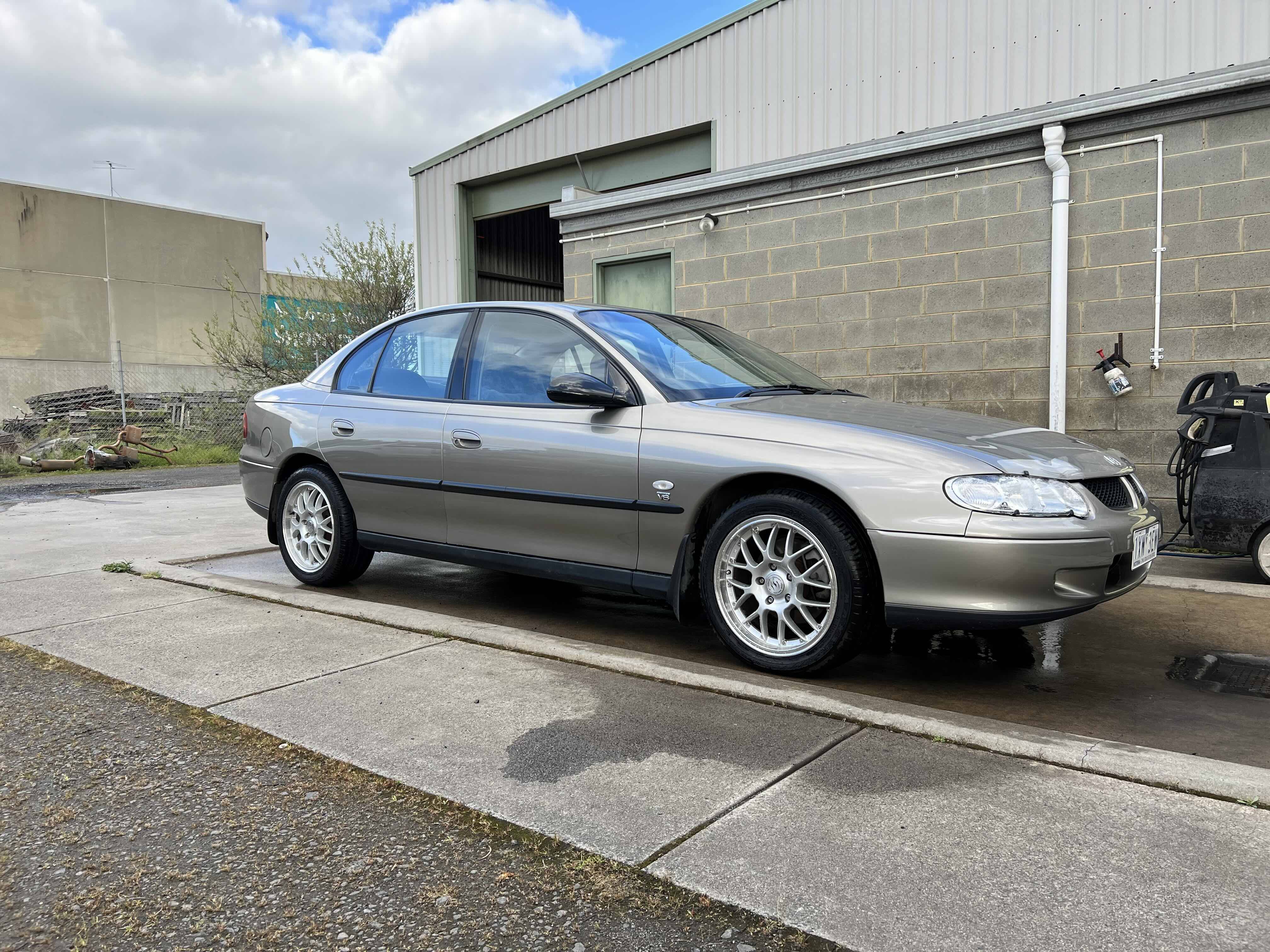 2002 HOLDEN COMMODORE VXII EXECUTIVE SEDAN
