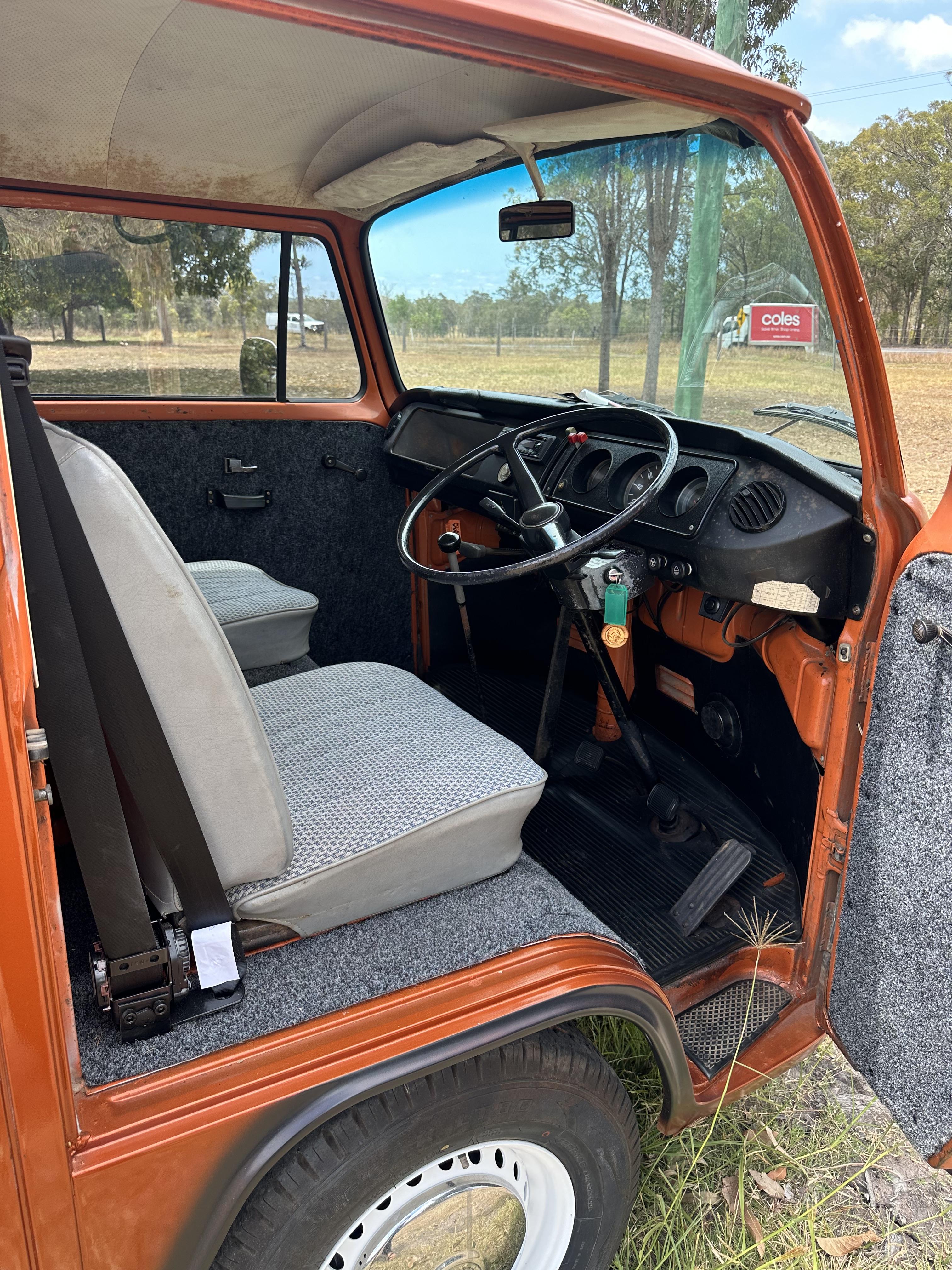 1973 VOLKSWAGEN KOMBI 4 SP MANUAL VAN