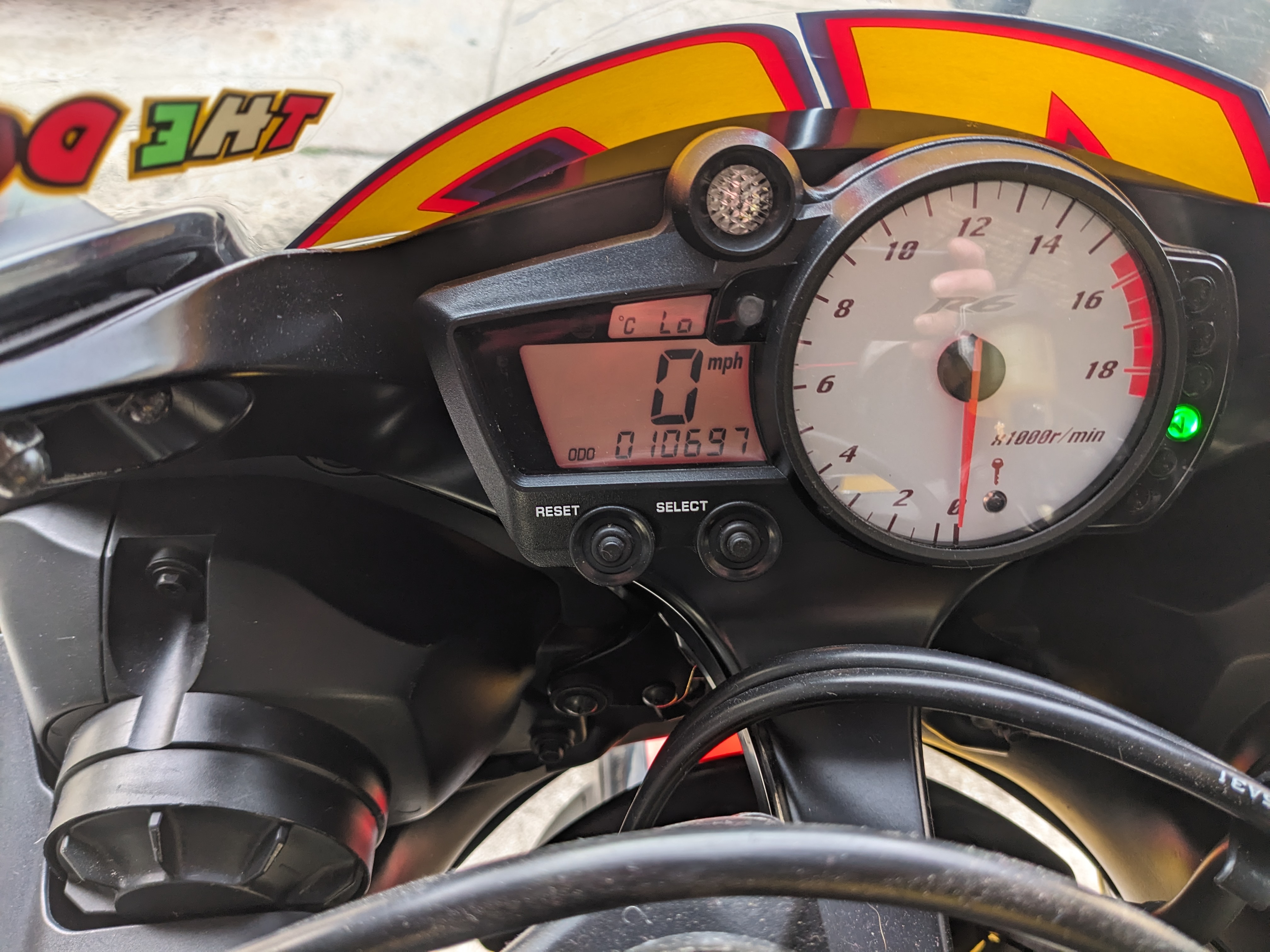 2005 YAMAHA YZF-R6 VALENTINO ROSSI LE RACE REPLICA 