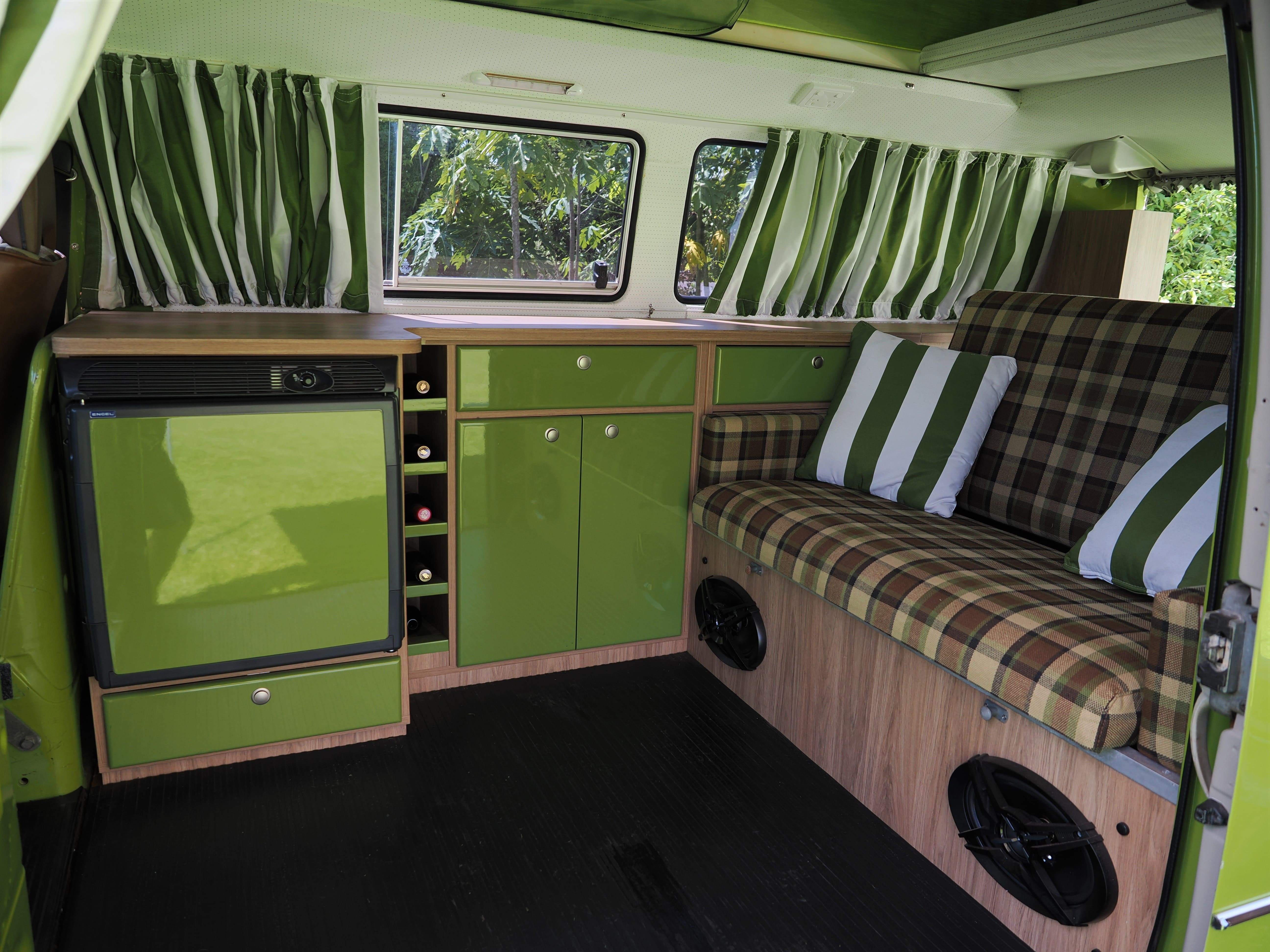 1977 VOLKSWAGEN KOMBI 4 SP MANUAL VAN