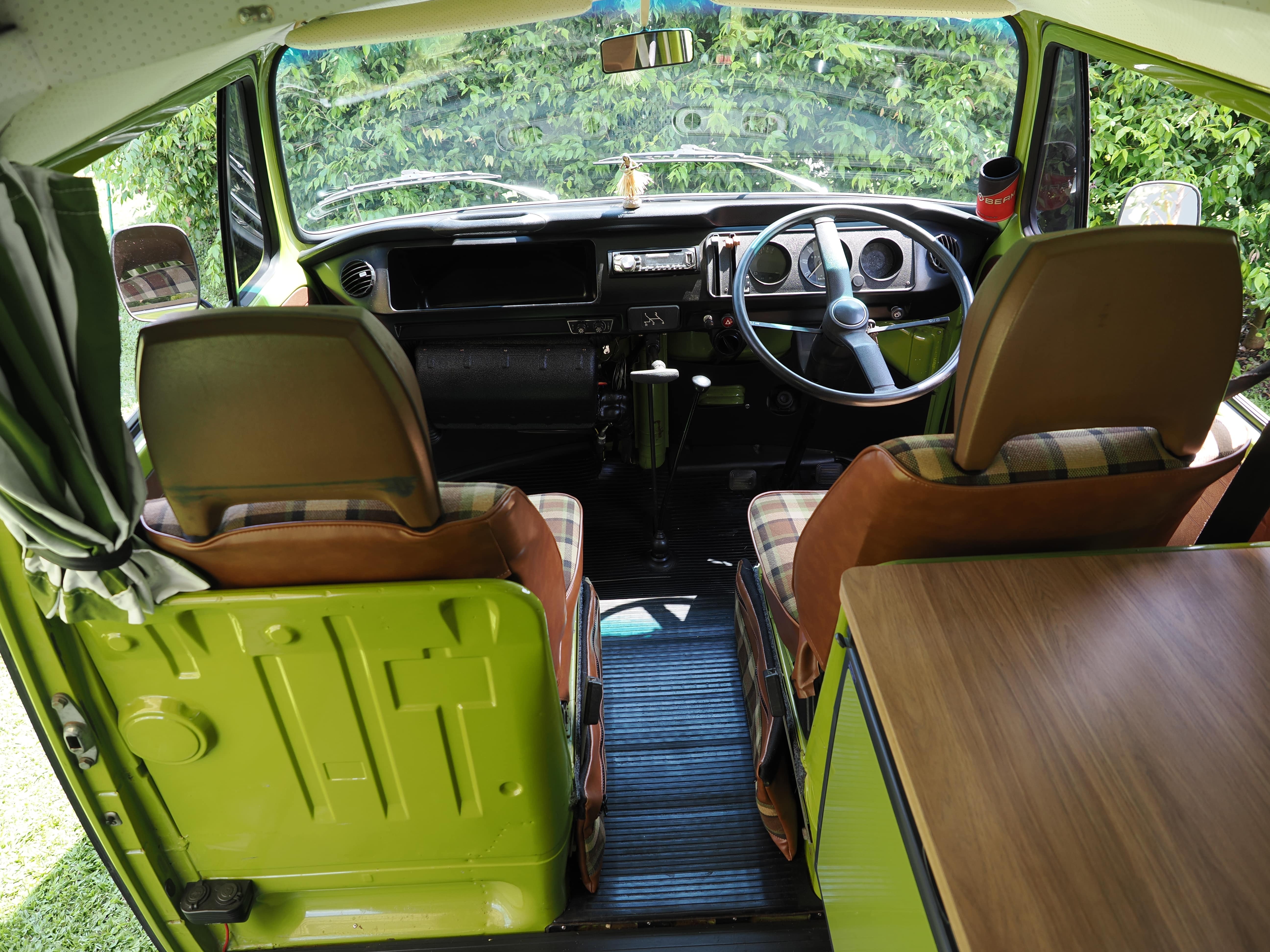1977 VOLKSWAGEN KOMBI 4 SP MANUAL VAN