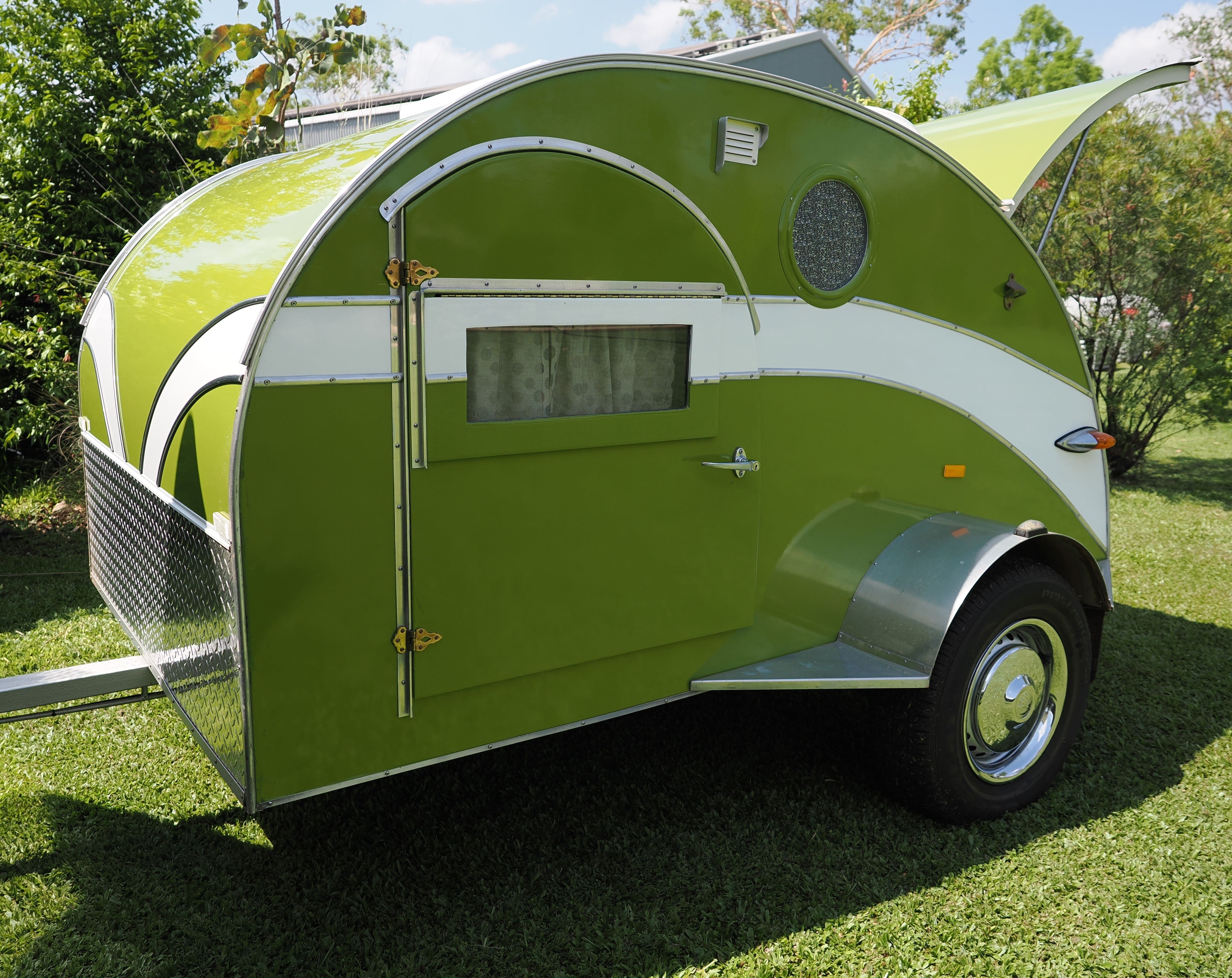 1977 VOLKSWAGEN KOMBI 4 SP MANUAL VAN