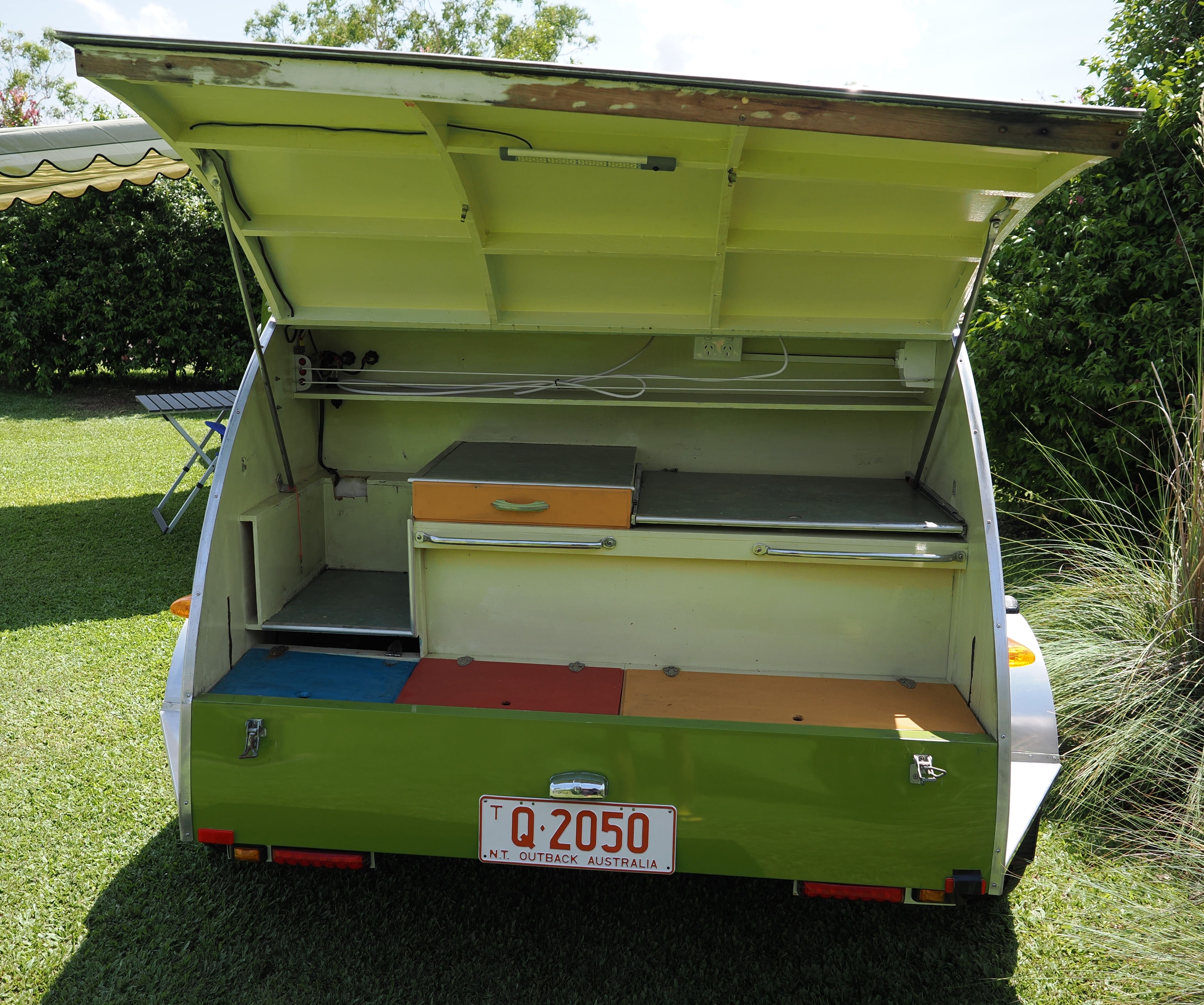 1977 VOLKSWAGEN KOMBI 4 SP MANUAL VAN