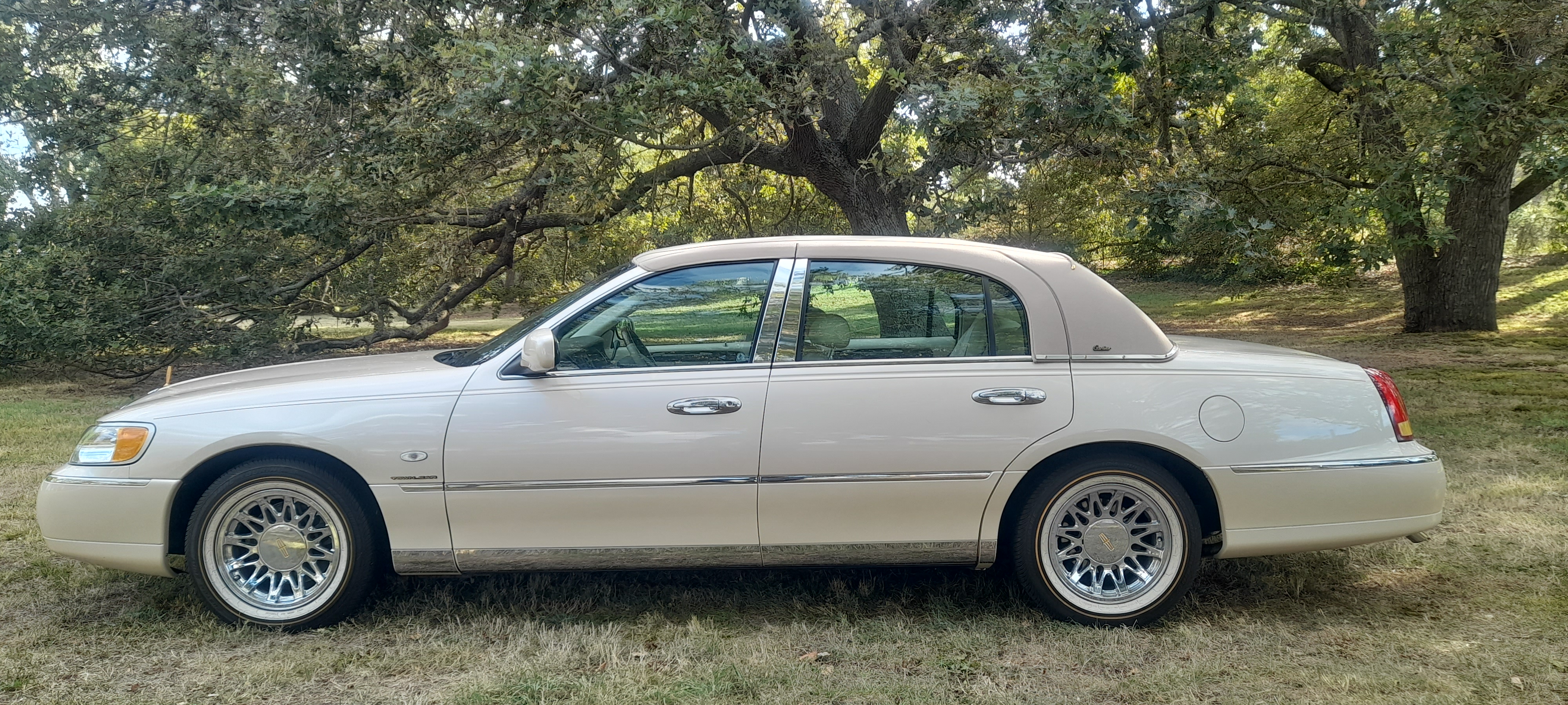 1999 LINCOLN TOWN CAR SEDAN