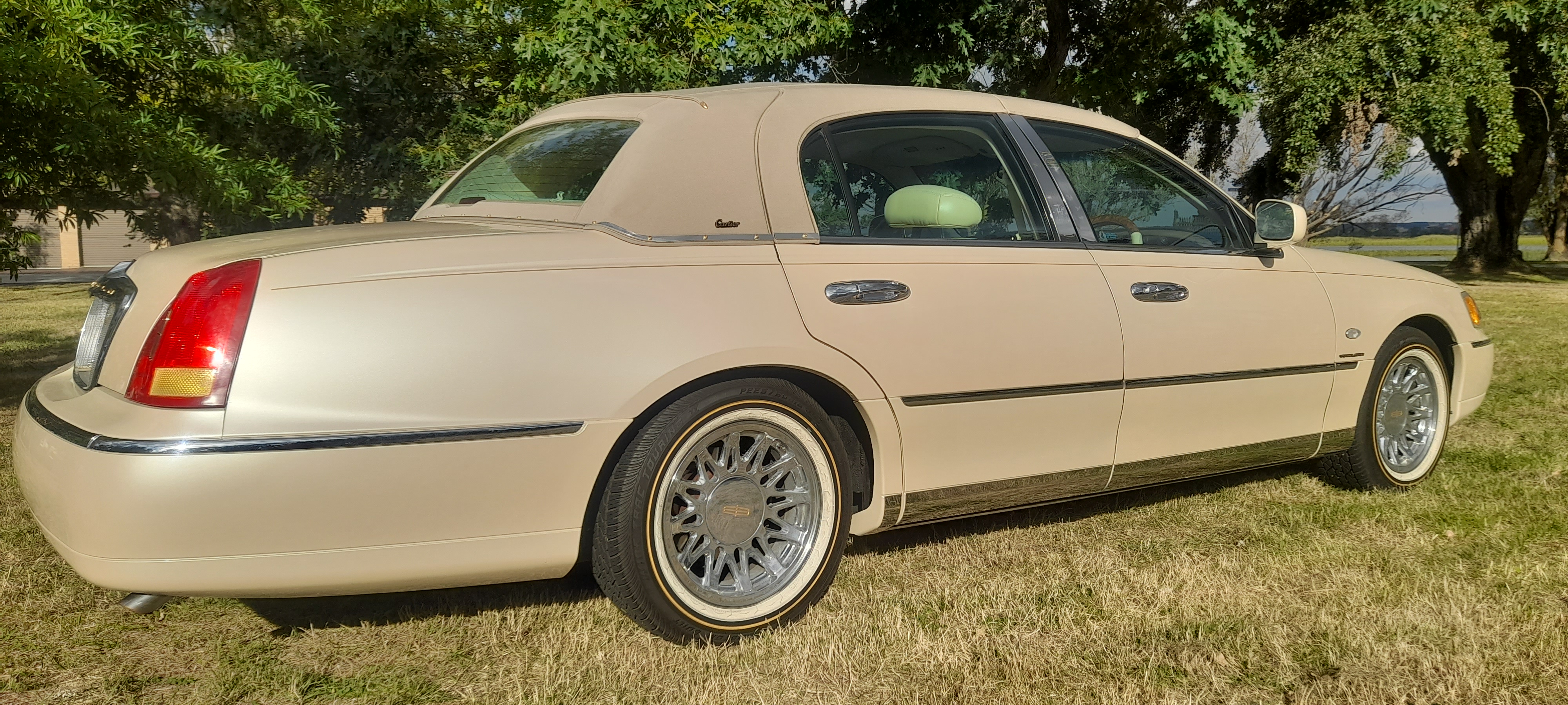 1999 LINCOLN TOWN CAR SEDAN